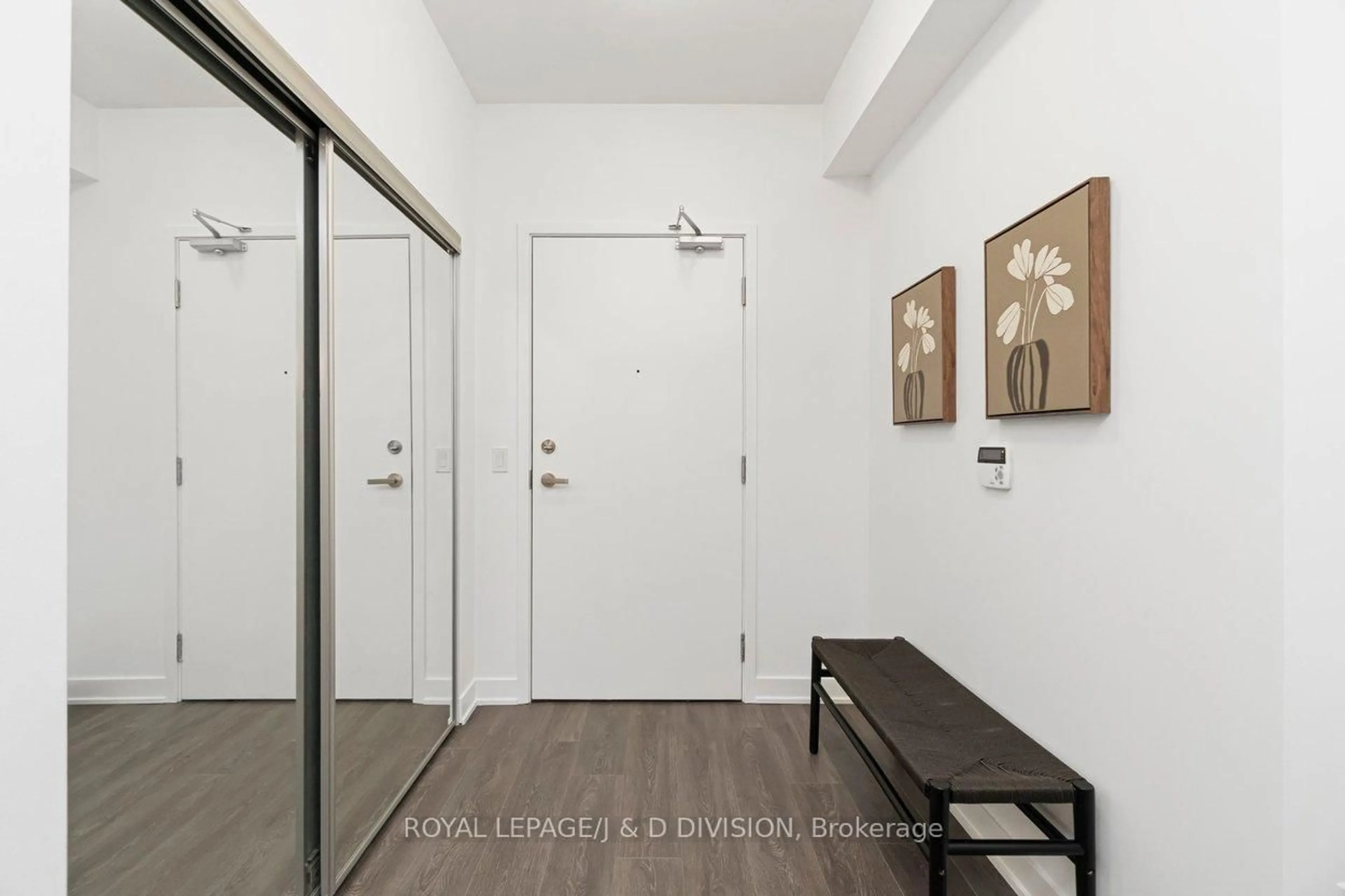 Indoor entryway for 99 Broadway Ave #1807, Toronto Ontario M4P 0E3