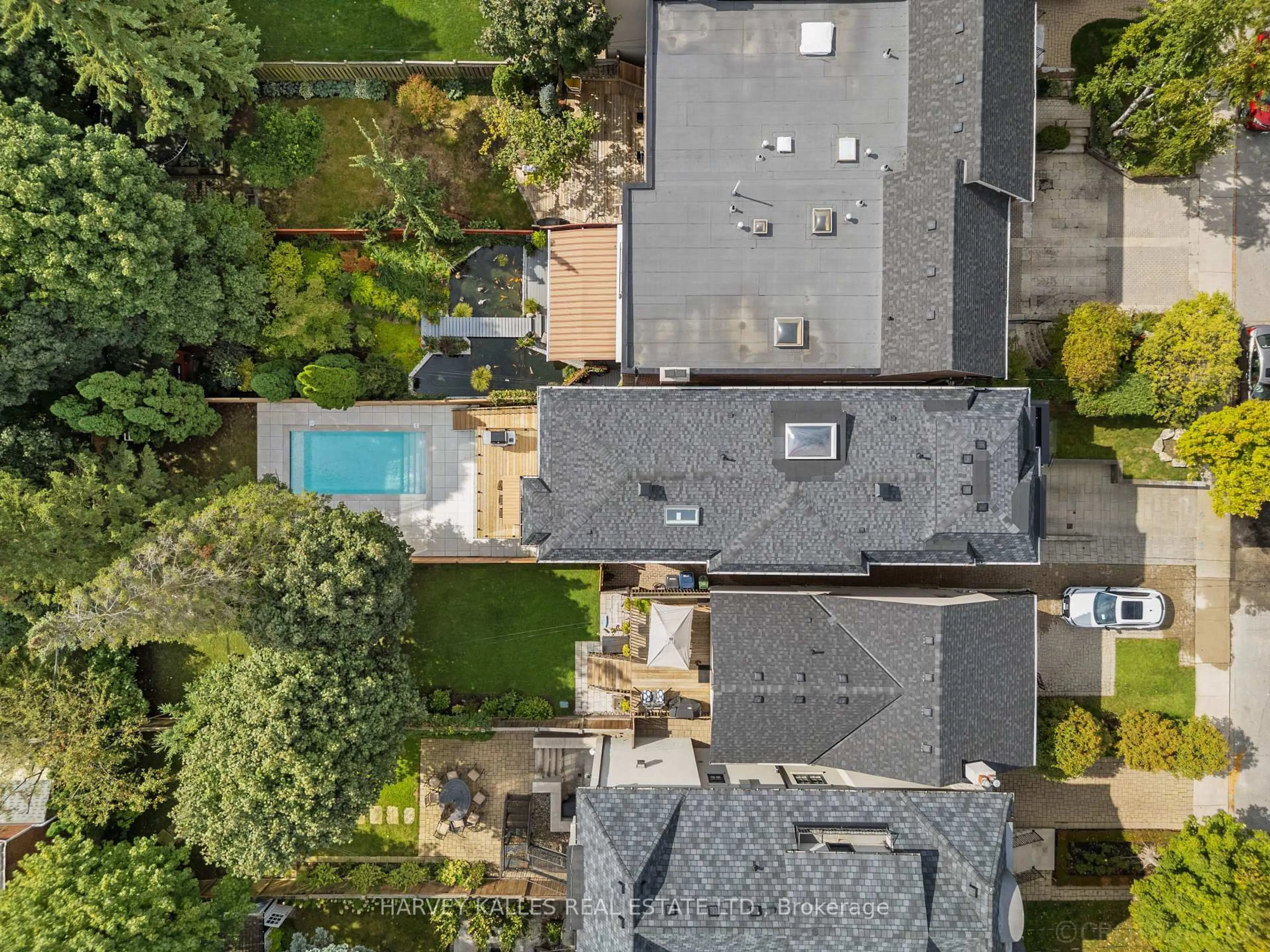 A pic from outside/outdoor area/front of a property/back of a property/a pic from drone, street for 261 St Germain Ave, Toronto Ontario M5M 1W4