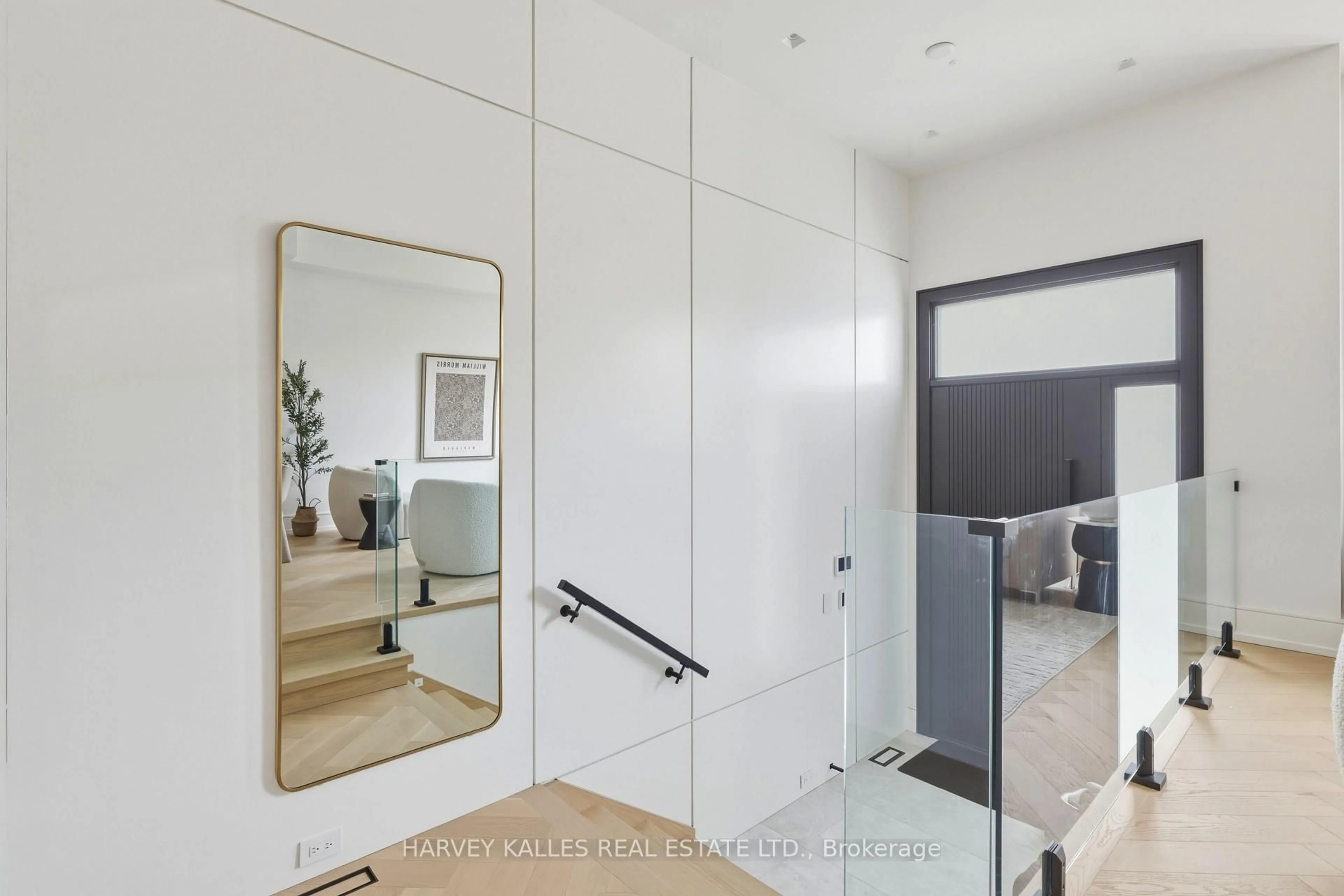 Indoor entryway for 261 St Germain Ave, Toronto Ontario M5M 1W4