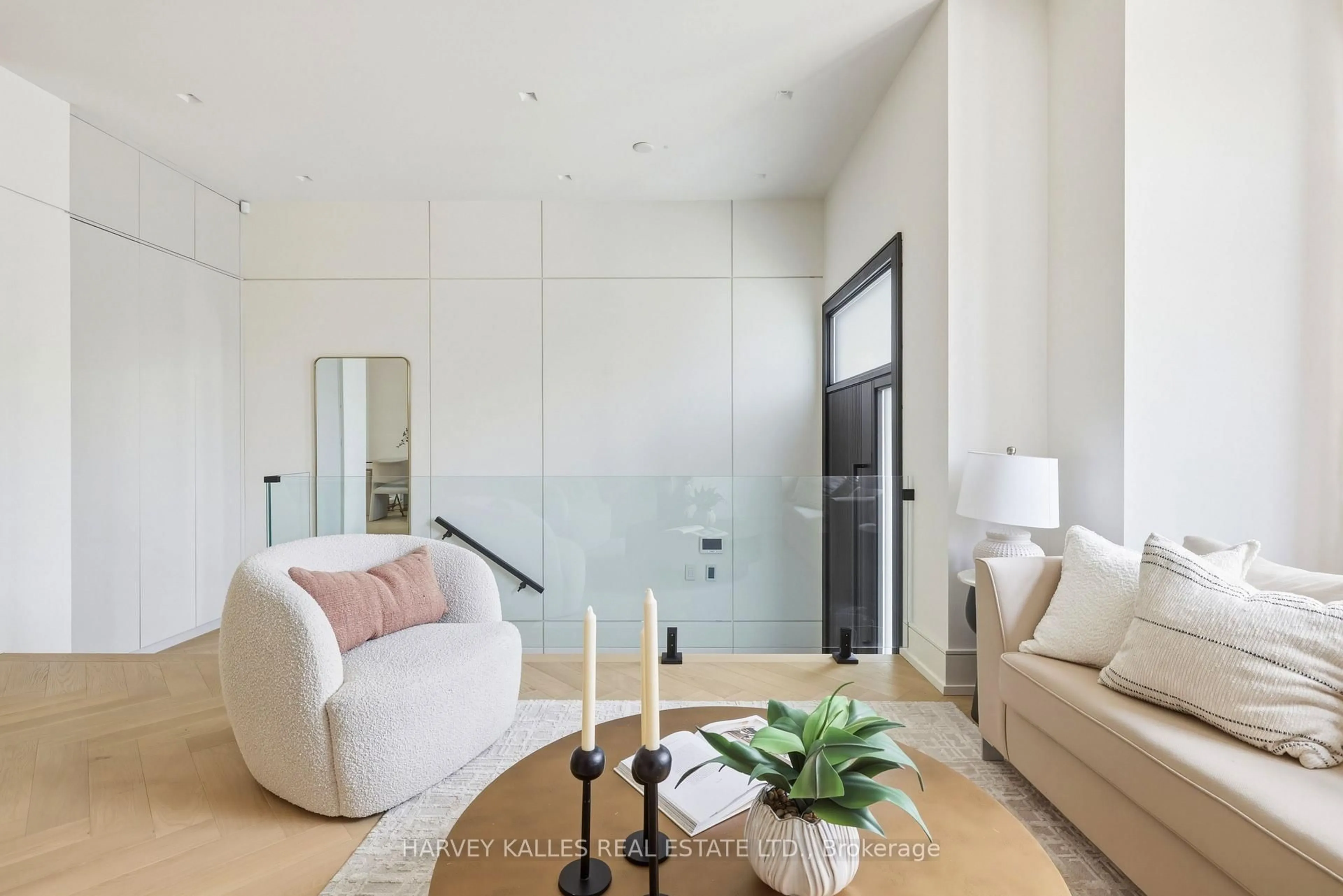 Unknown for 261 St Germain Ave, Toronto Ontario M5M 1W4