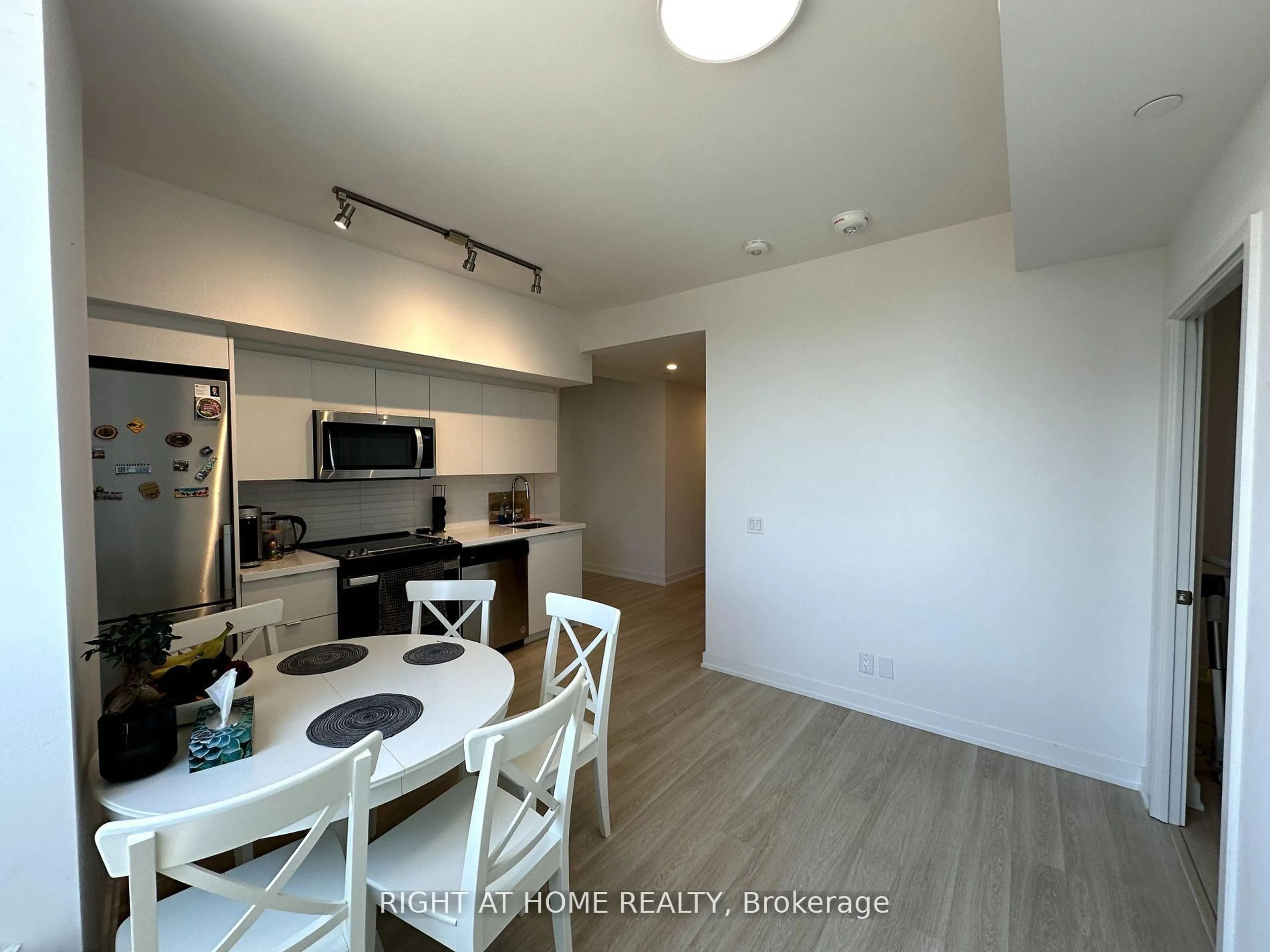 Unknown for 30 Tretti Way #903, Toronto Ontario M3H 0E3