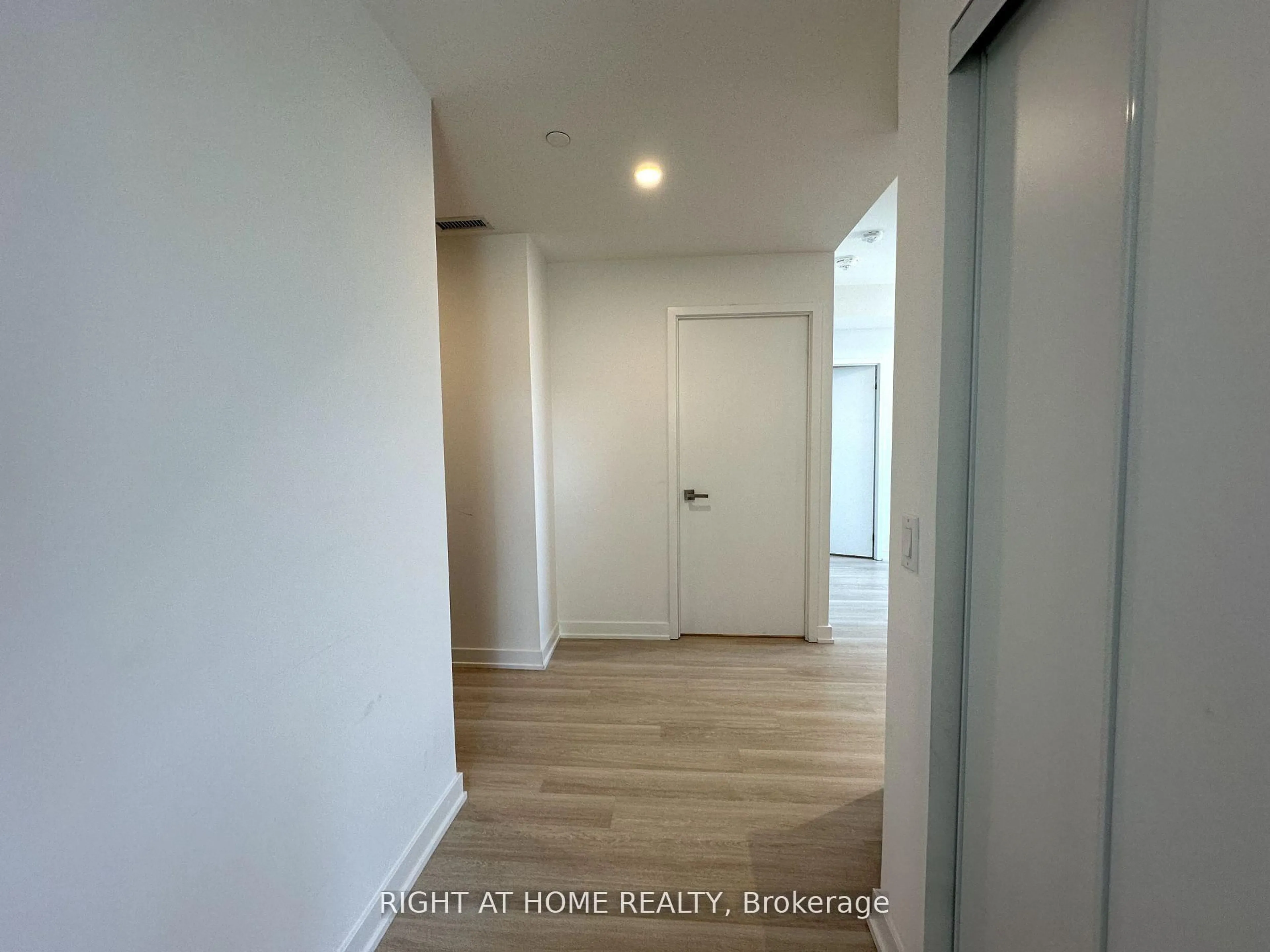 Indoor entryway for 30 Tretti Way #903, Toronto Ontario M3H 0E3