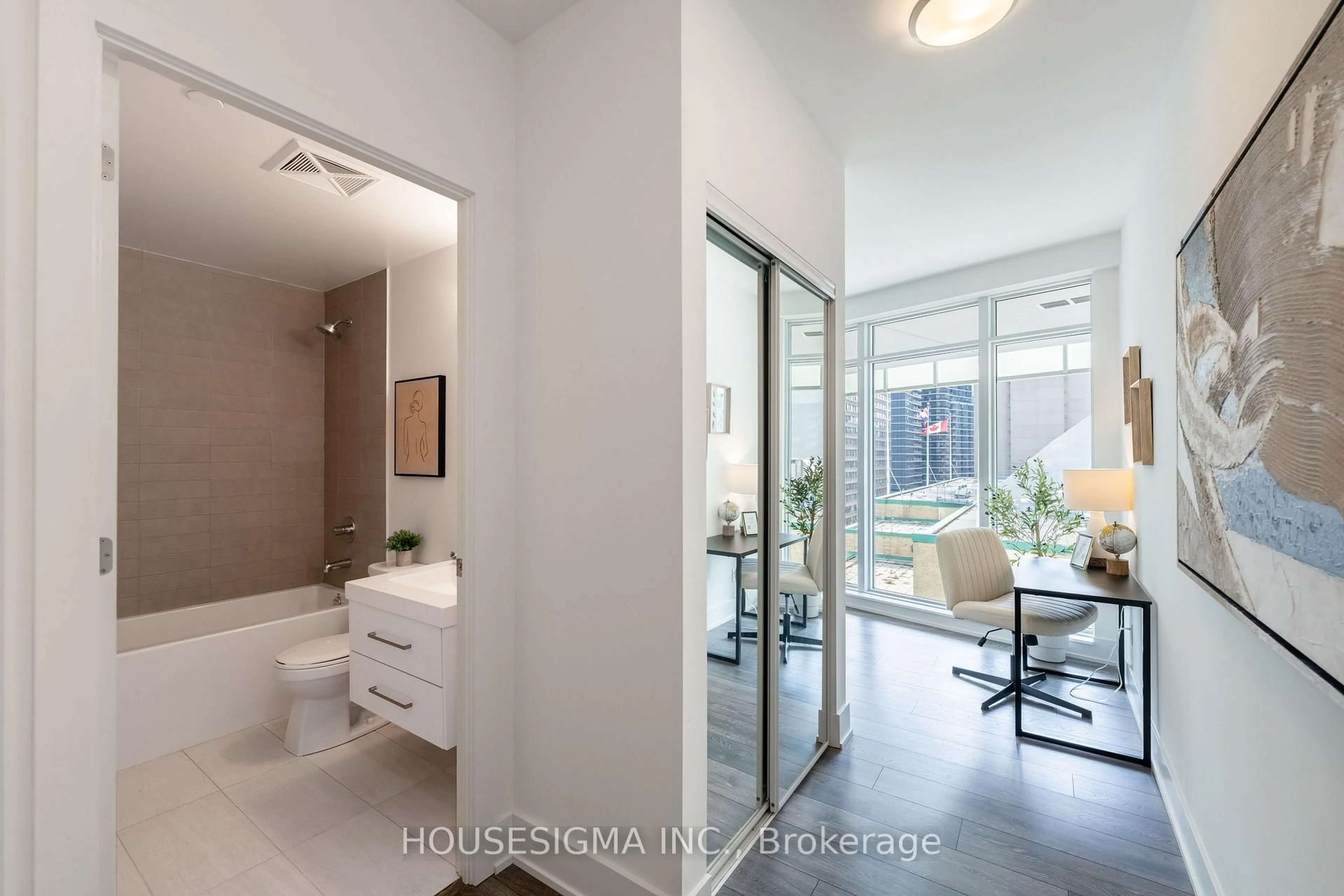 Contemporary bathroom, ceramic/tile floor for 403 Church St #902, Toronto Ontario M4Y 2C2