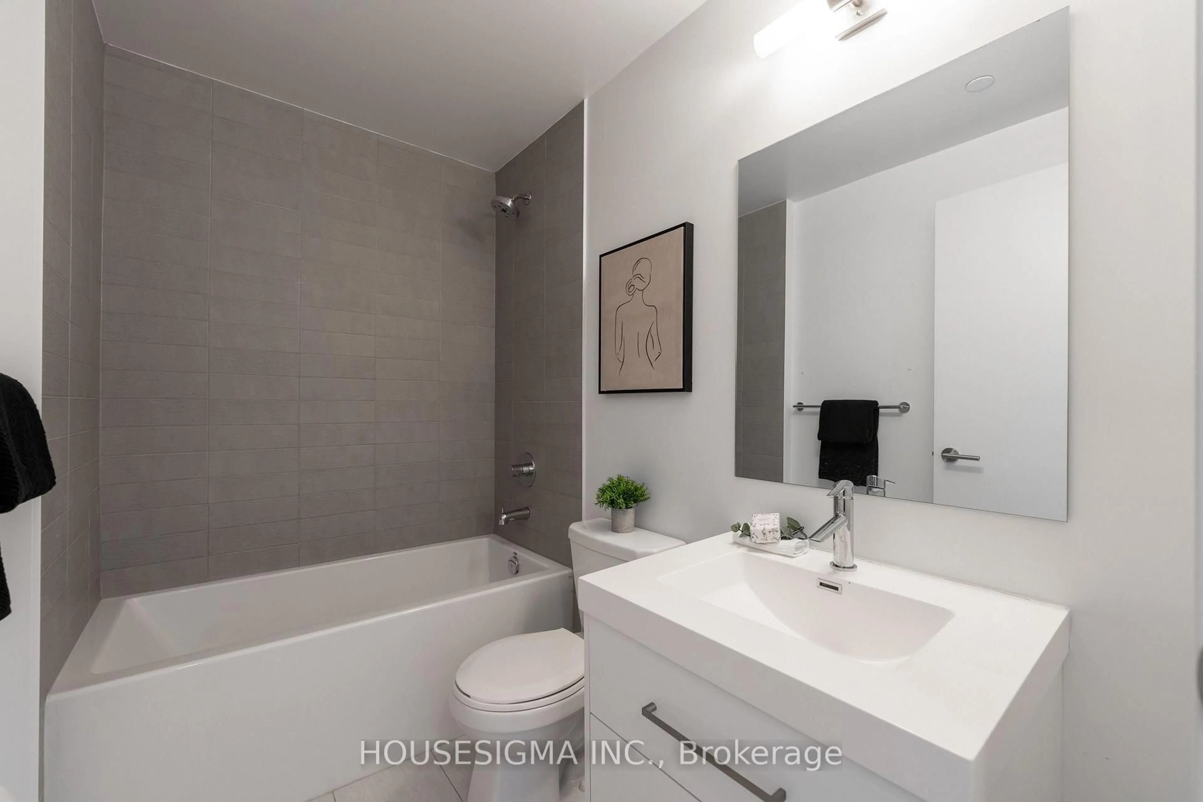 Standard bathroom, ceramic/tile floor for 403 Church St #902, Toronto Ontario M4Y 2C2