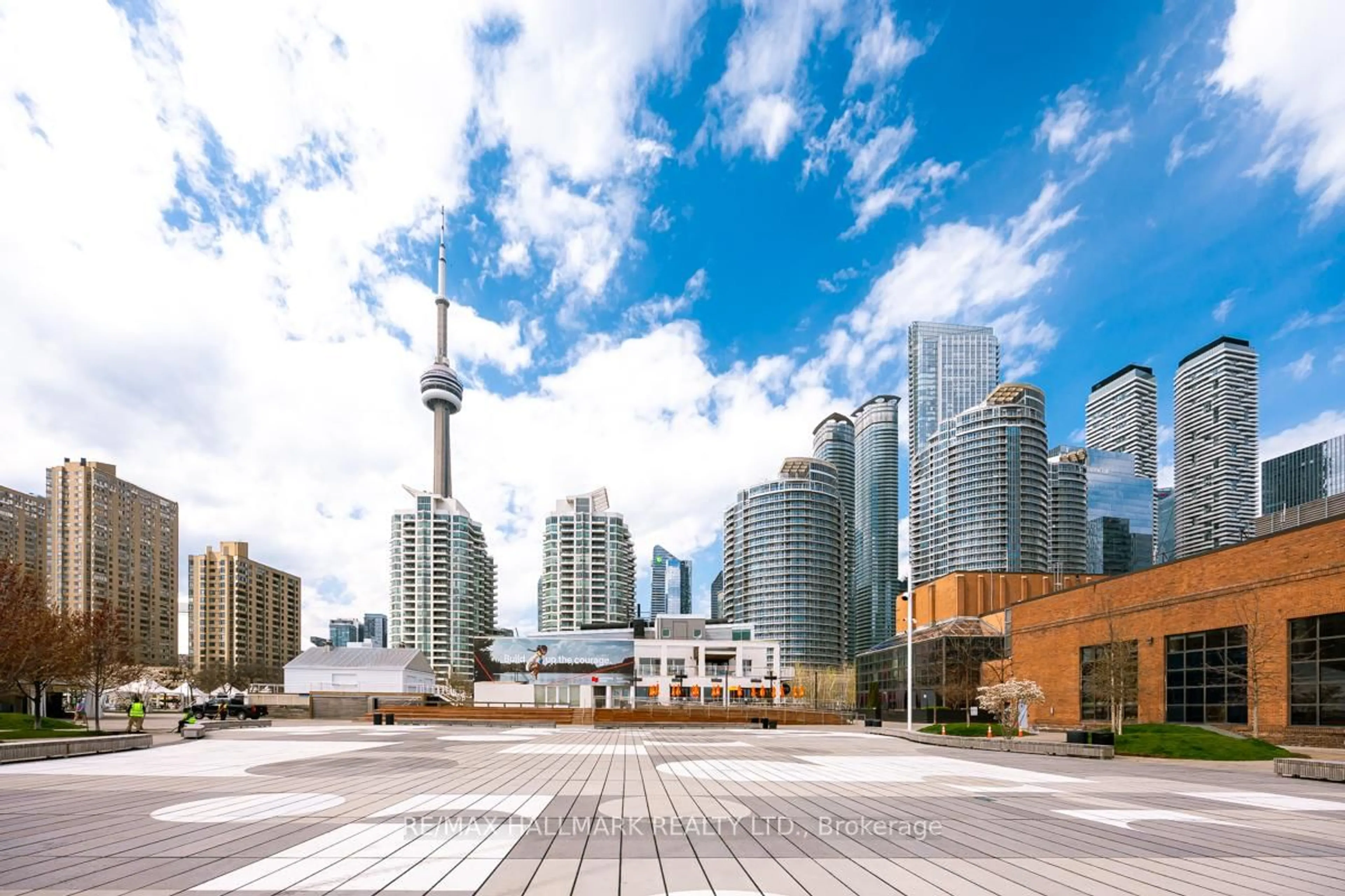 Patio, street for 228 Queens Quay #2707, Toronto Ontario M5J 2X1