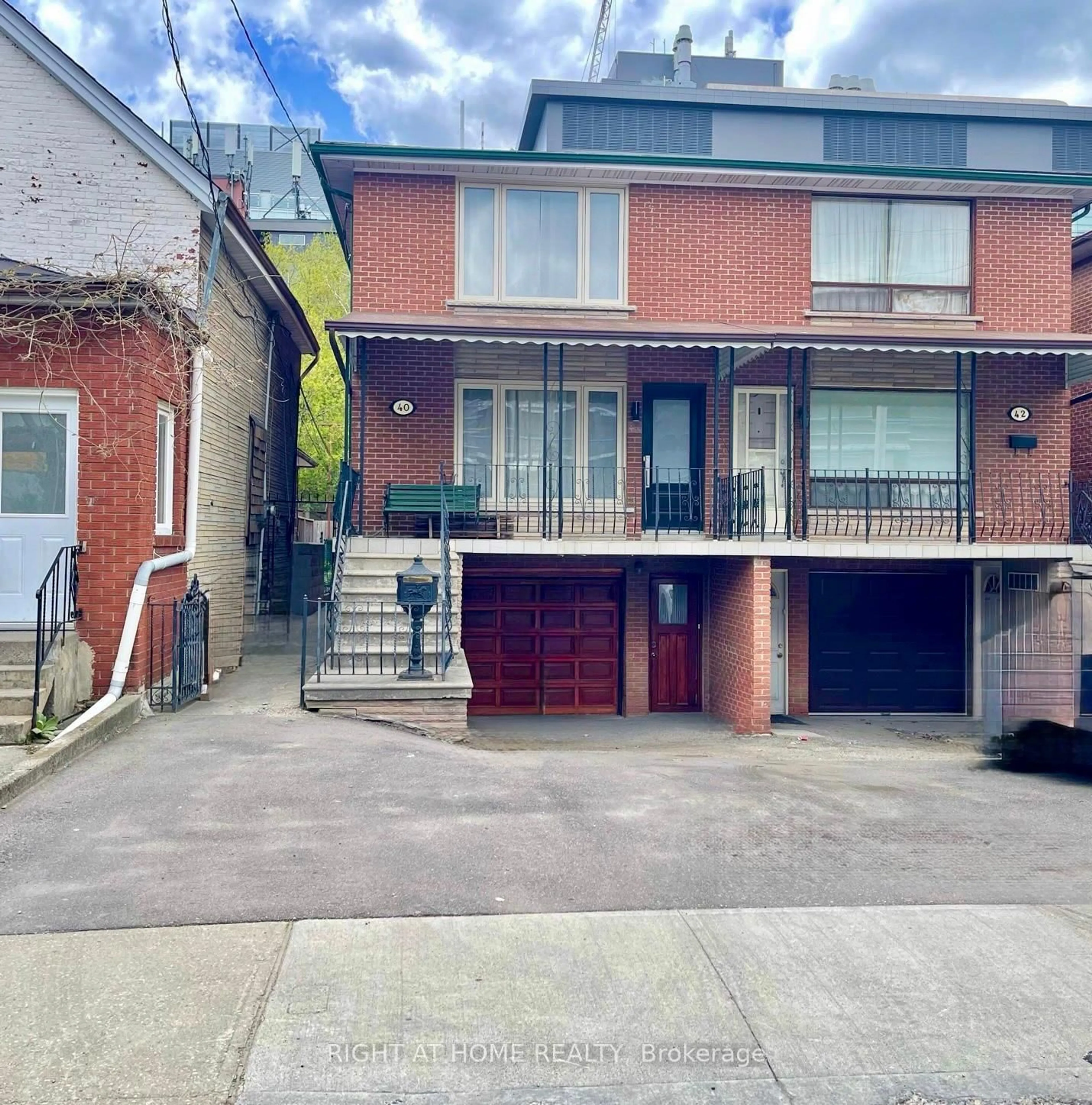 Home with brick exterior material, street for 40 Bellevue Ave, Toronto Ontario M5T 2N4