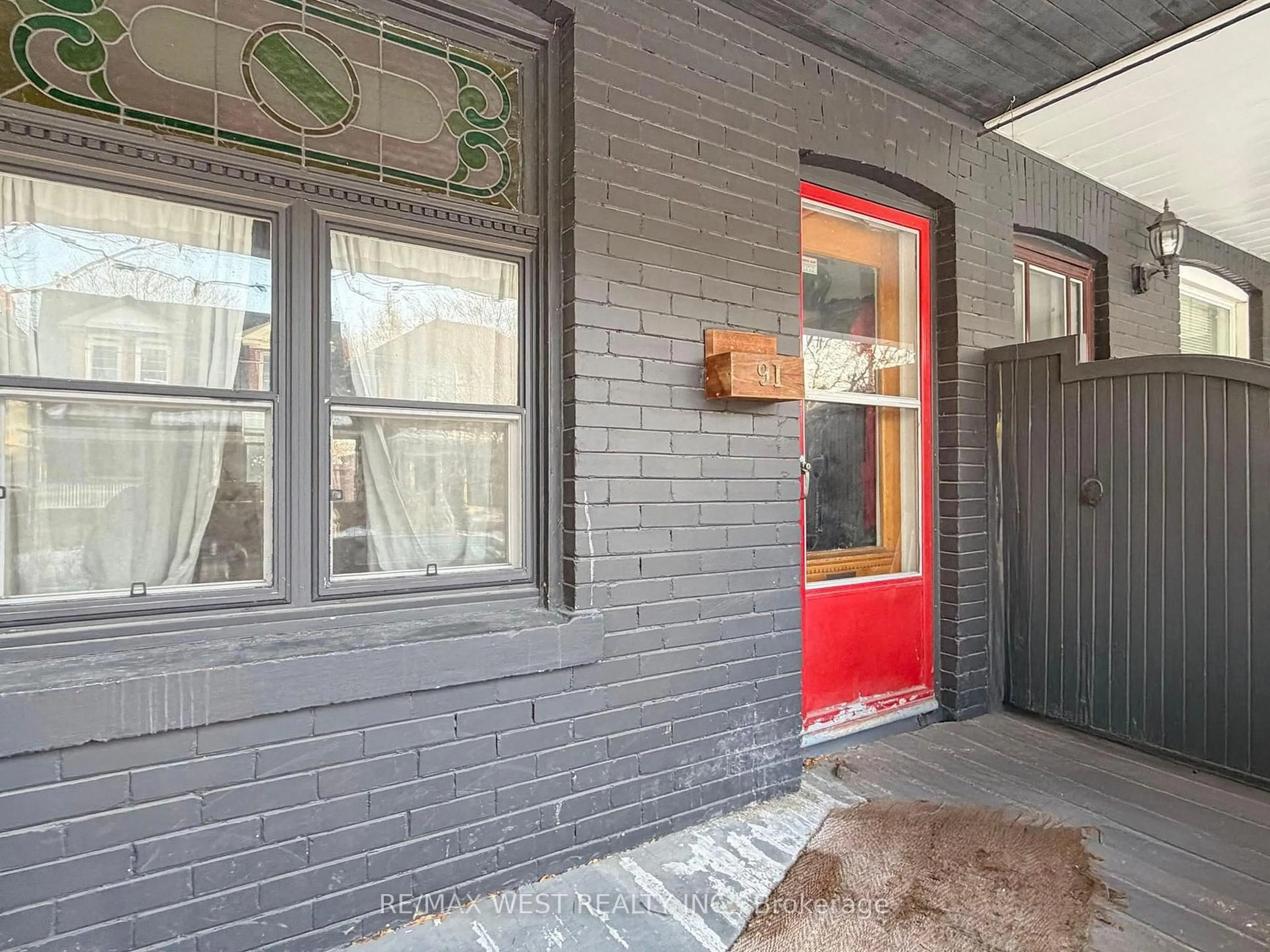 Indoor entryway for 91 Olive Ave, Toronto Ontario M6G 1V2