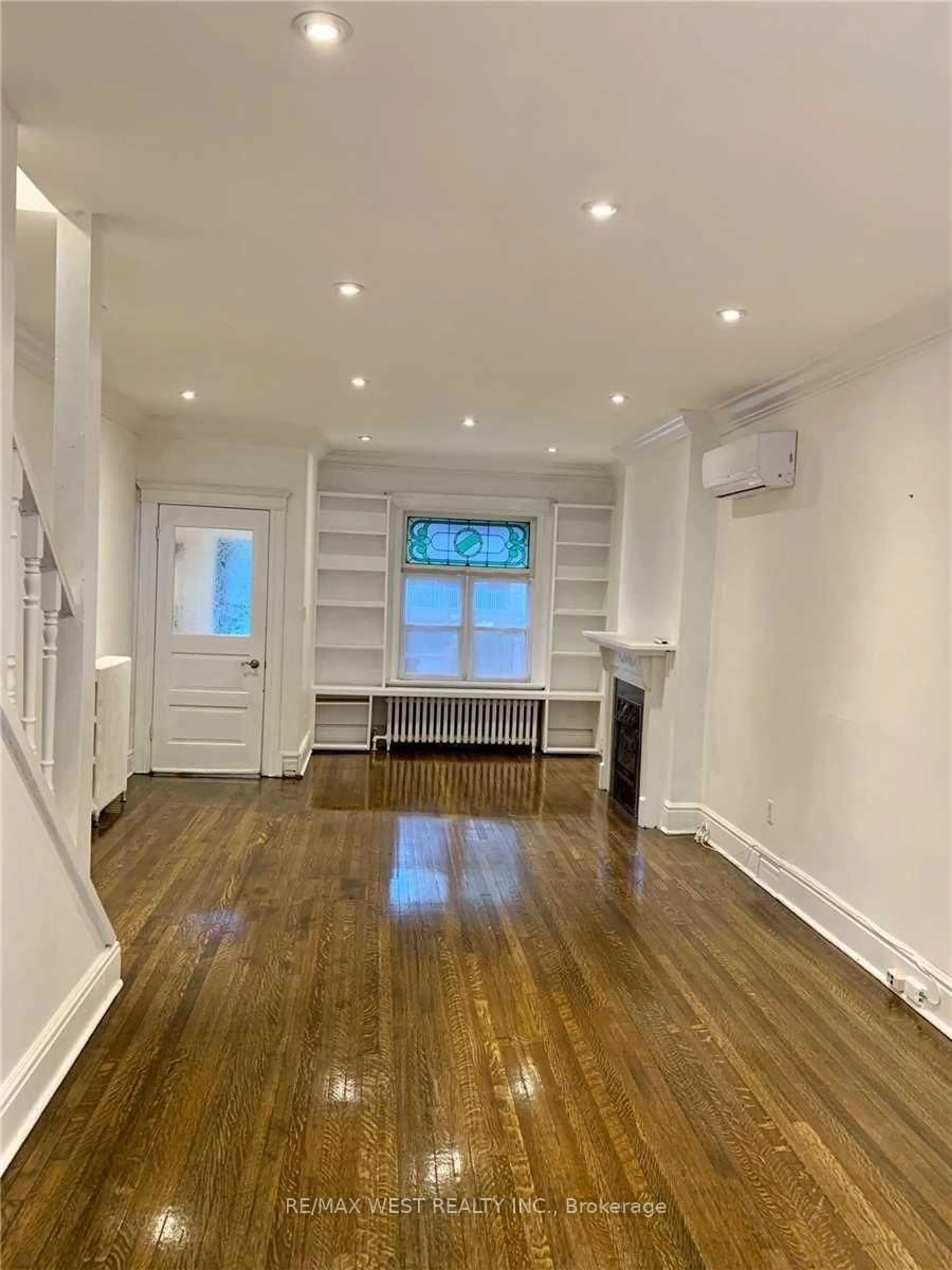 A pic of a room for 91 Olive Ave, Toronto Ontario M6G 1V2