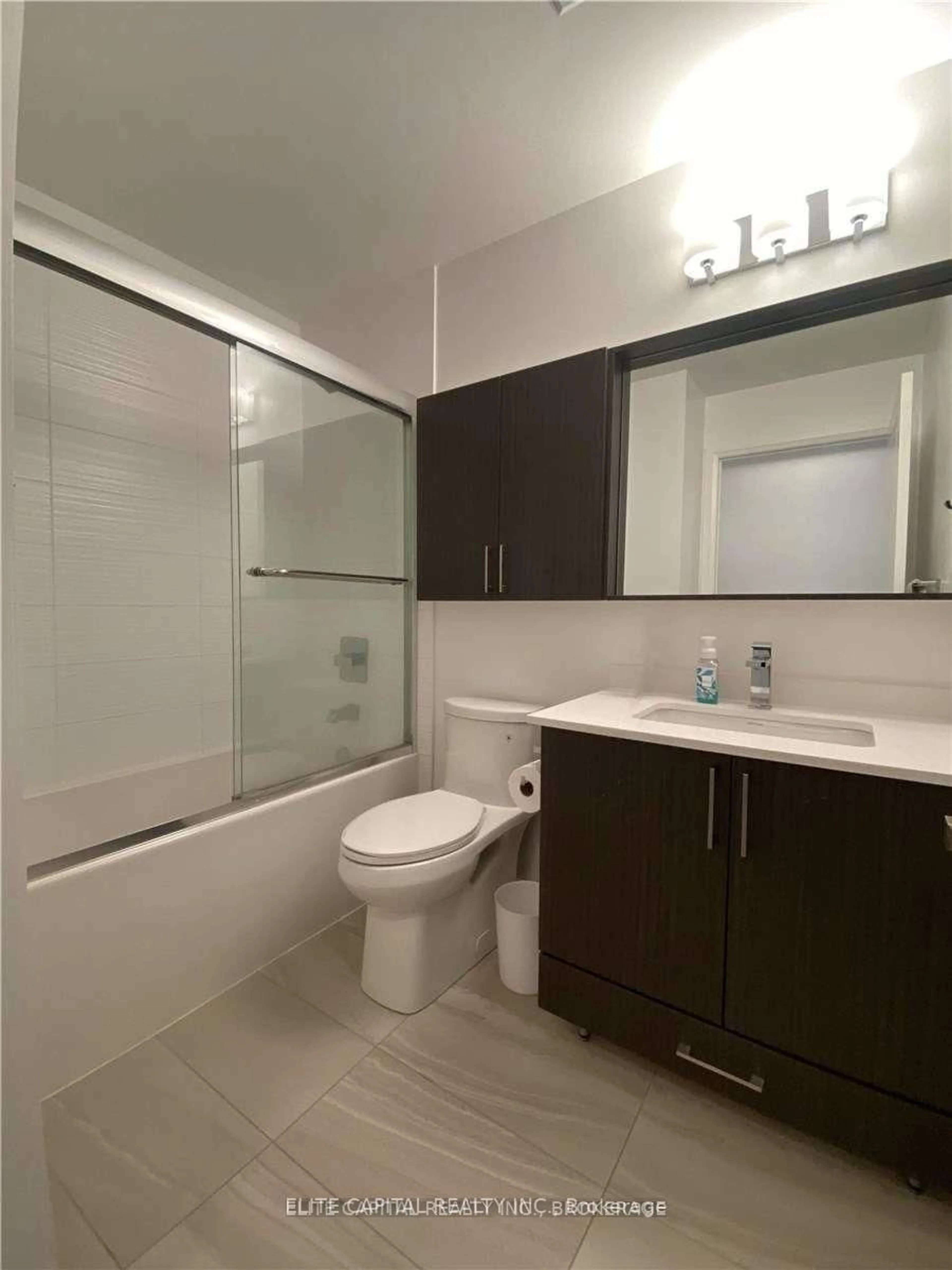 Standard bathroom, ceramic/tile floor for 591 Sheppard Ave #503, Toronto Ontario M2K 1B4