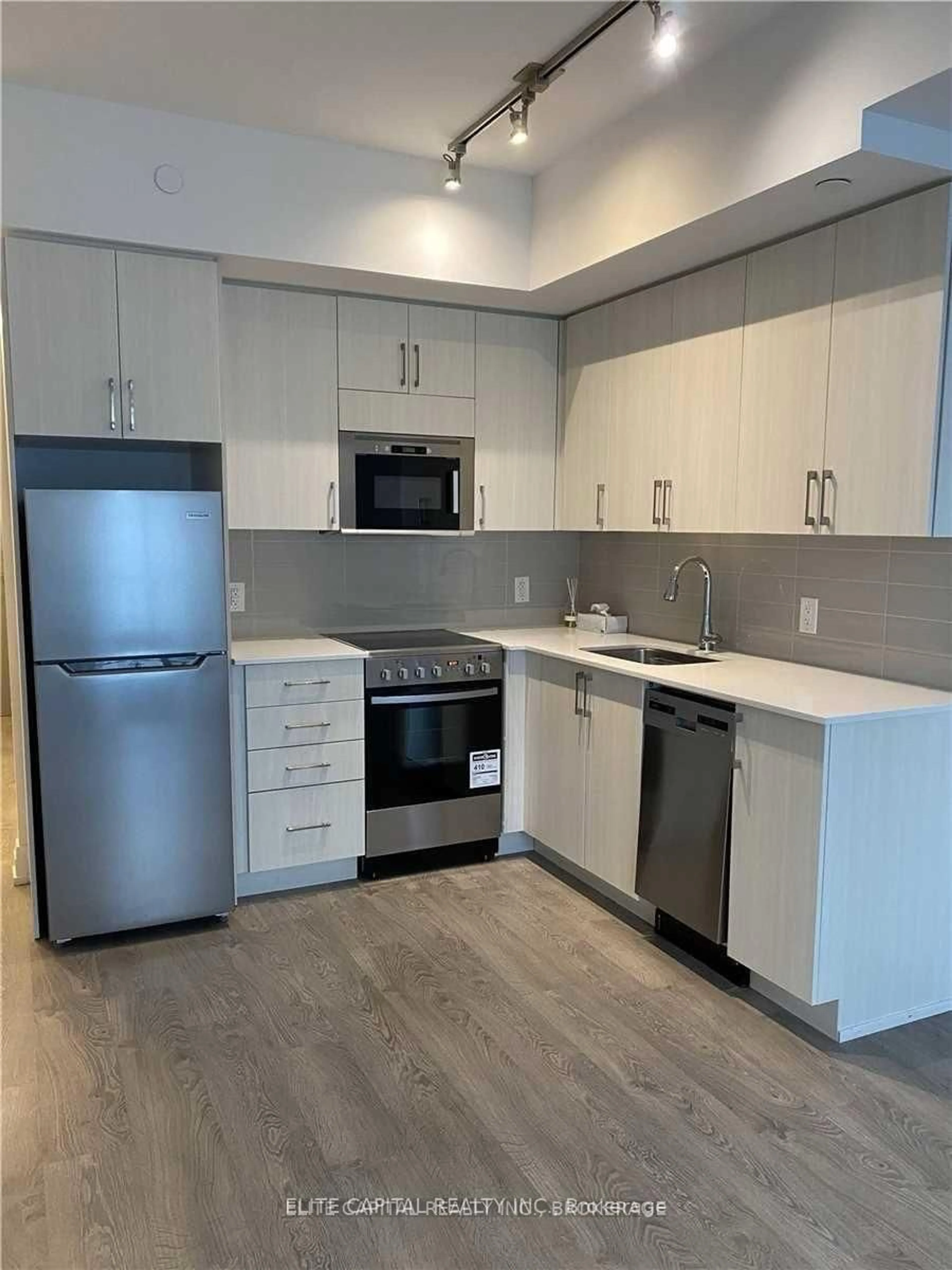 Standard kitchen, unknown for 591 Sheppard Ave #503, Toronto Ontario M2K 1B4