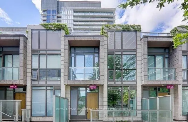 121 Mcmahon Dr #TH7, Toronto