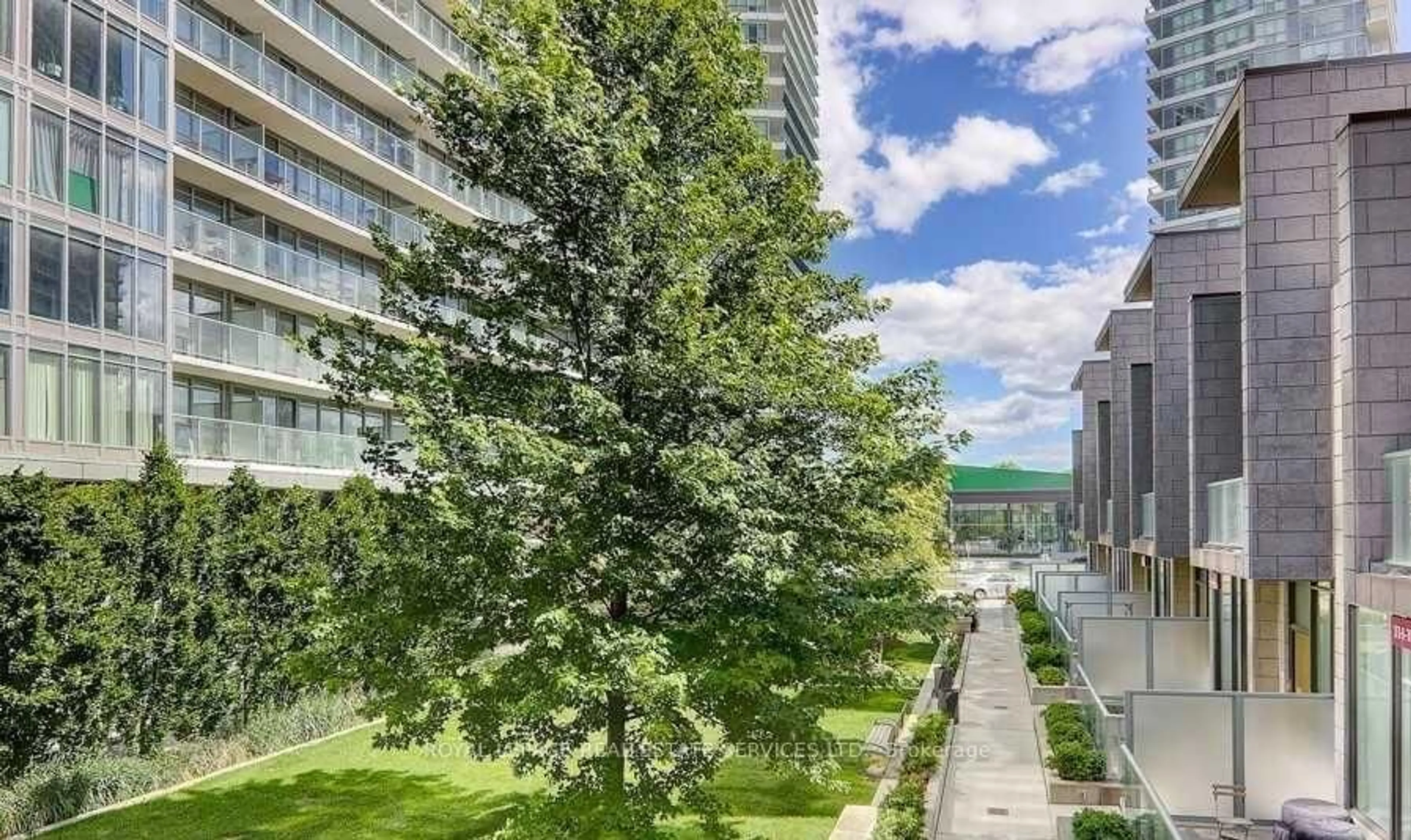 Patio, city buildings view from balcony for 121 Mcmahon Dr #TH7, Toronto Ontario M2K 0C2