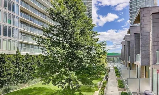 121 Mcmahon Dr #TH7, Toronto 2