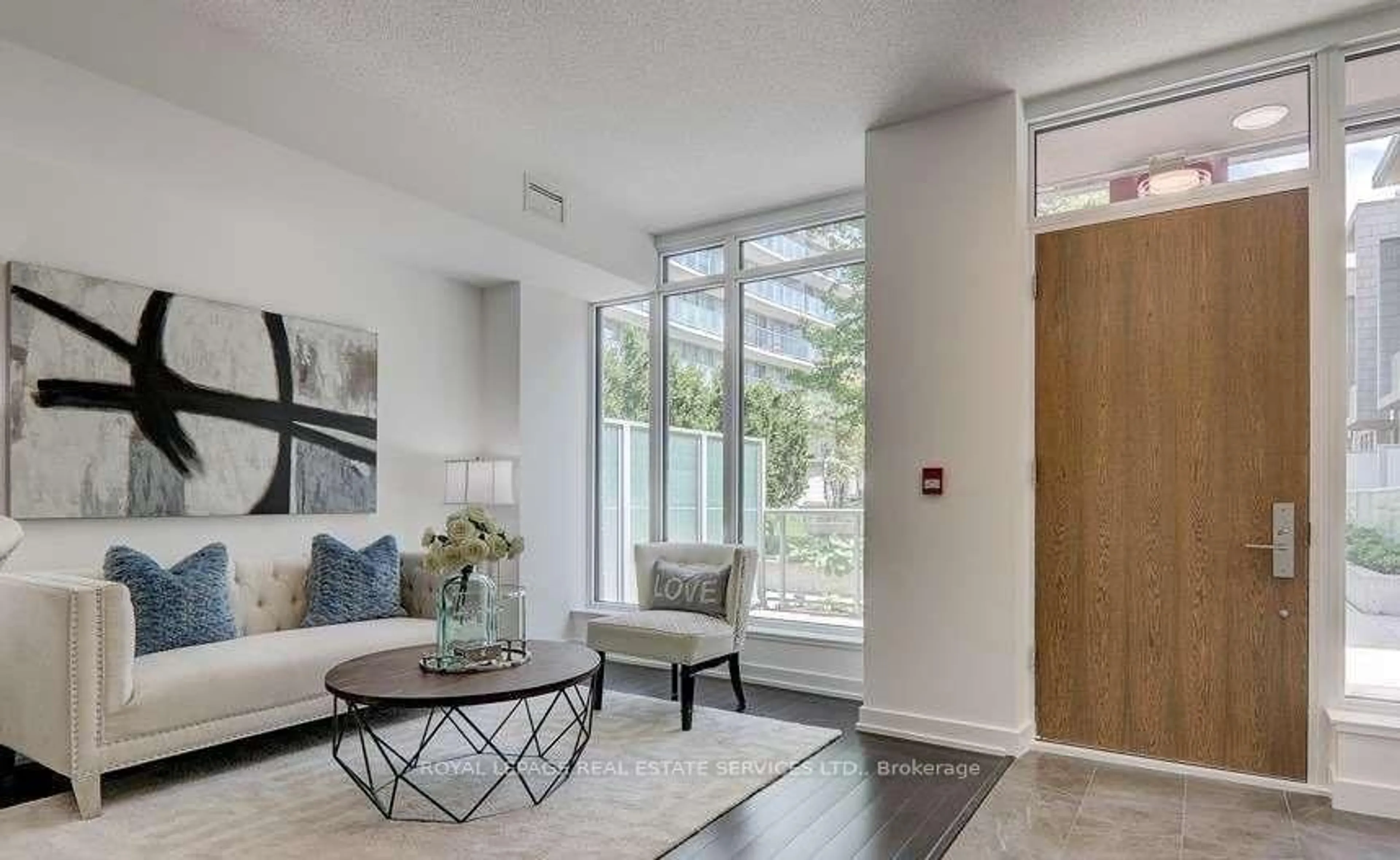 Indoor entryway for 121 Mcmahon Dr #TH7, Toronto Ontario M2K 0C2