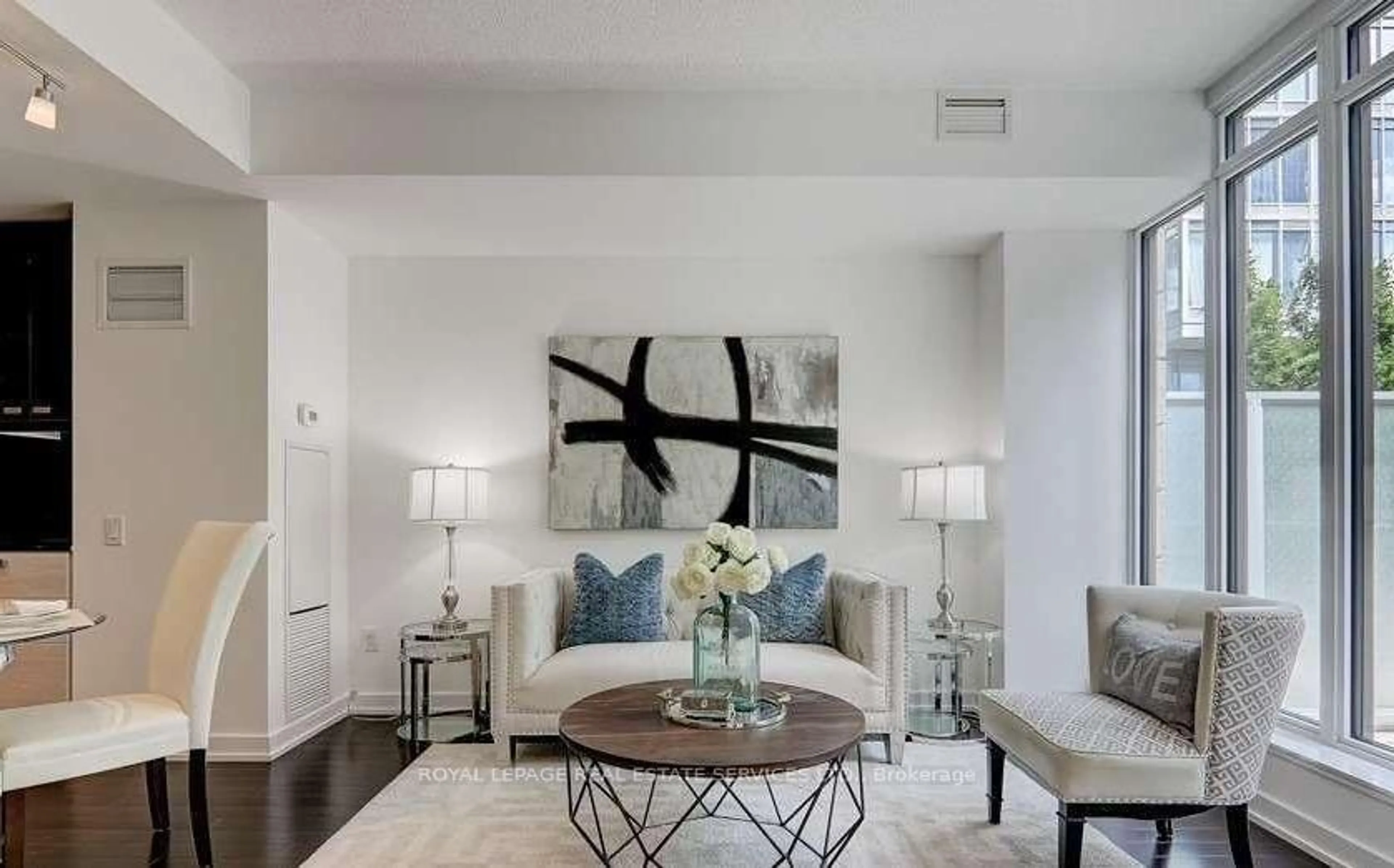 Living room with furniture, unknown for 121 Mcmahon Dr #TH7, Toronto Ontario M2K 0C2