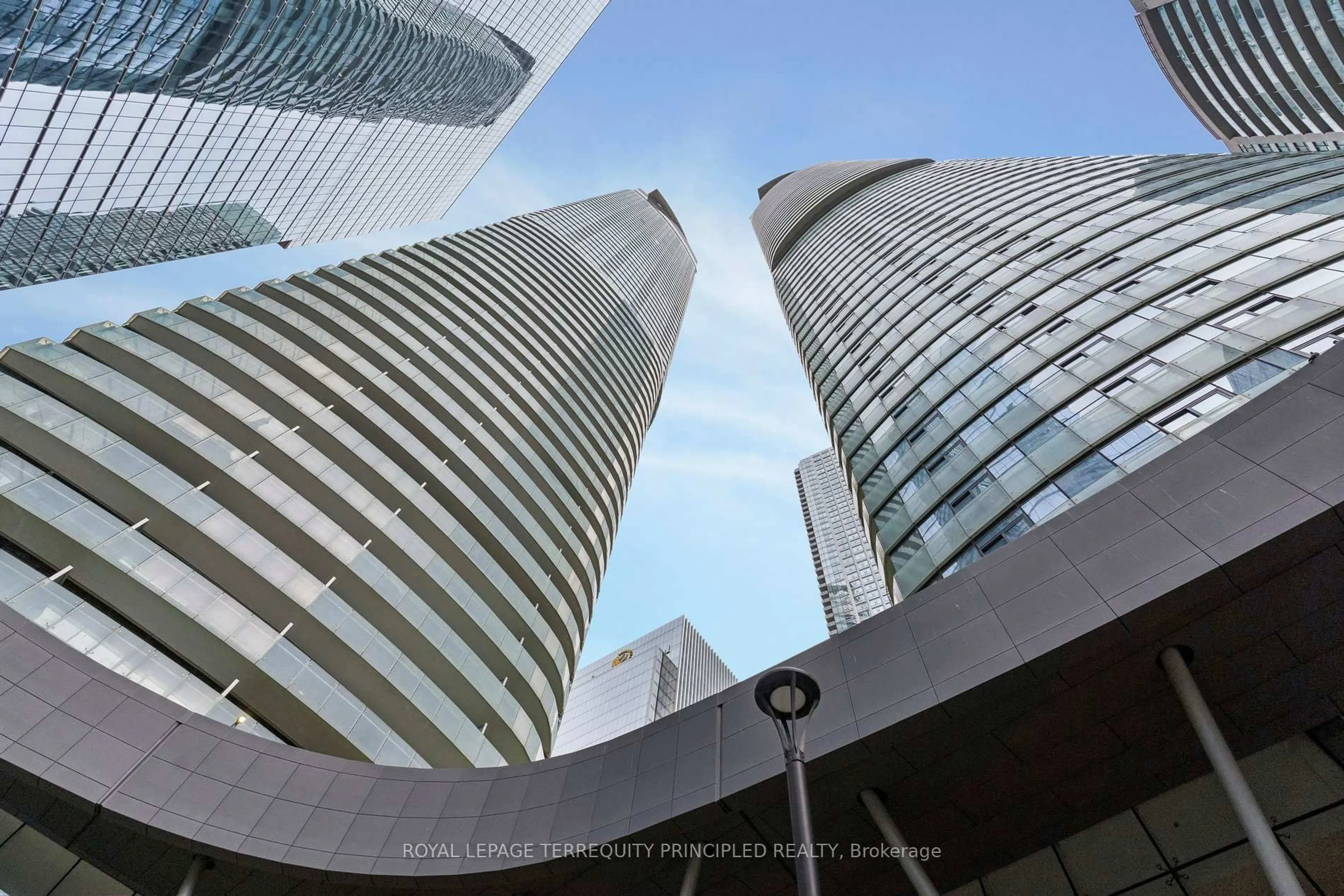 Unknown for 12 York St #307, Toronto Ontario M5J 0A9