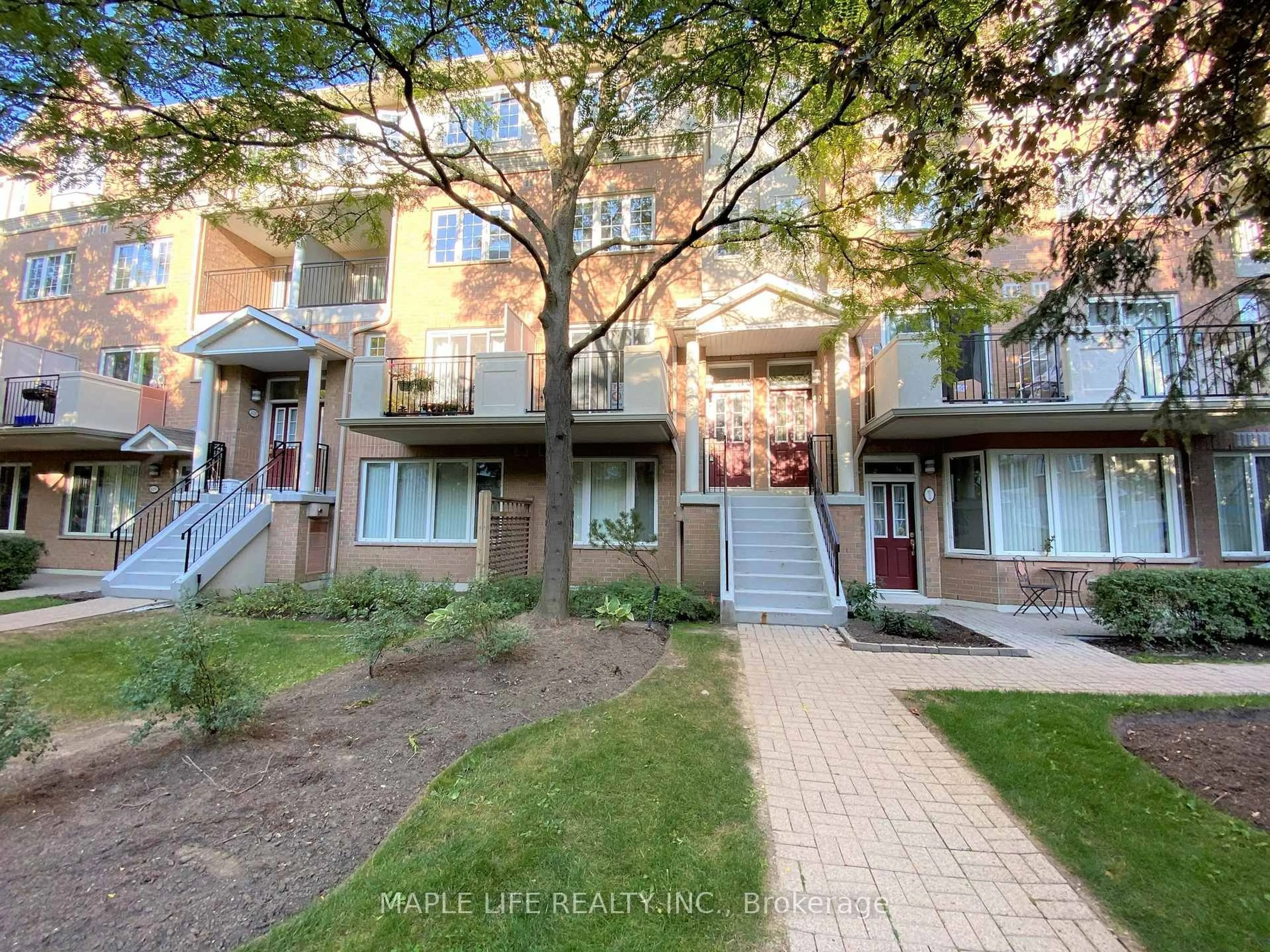 A pic from outside/outdoor area/front of a property/back of a property/a pic from drone, street for 623 Grandview Way, Toronto Ontario M2N 6V4