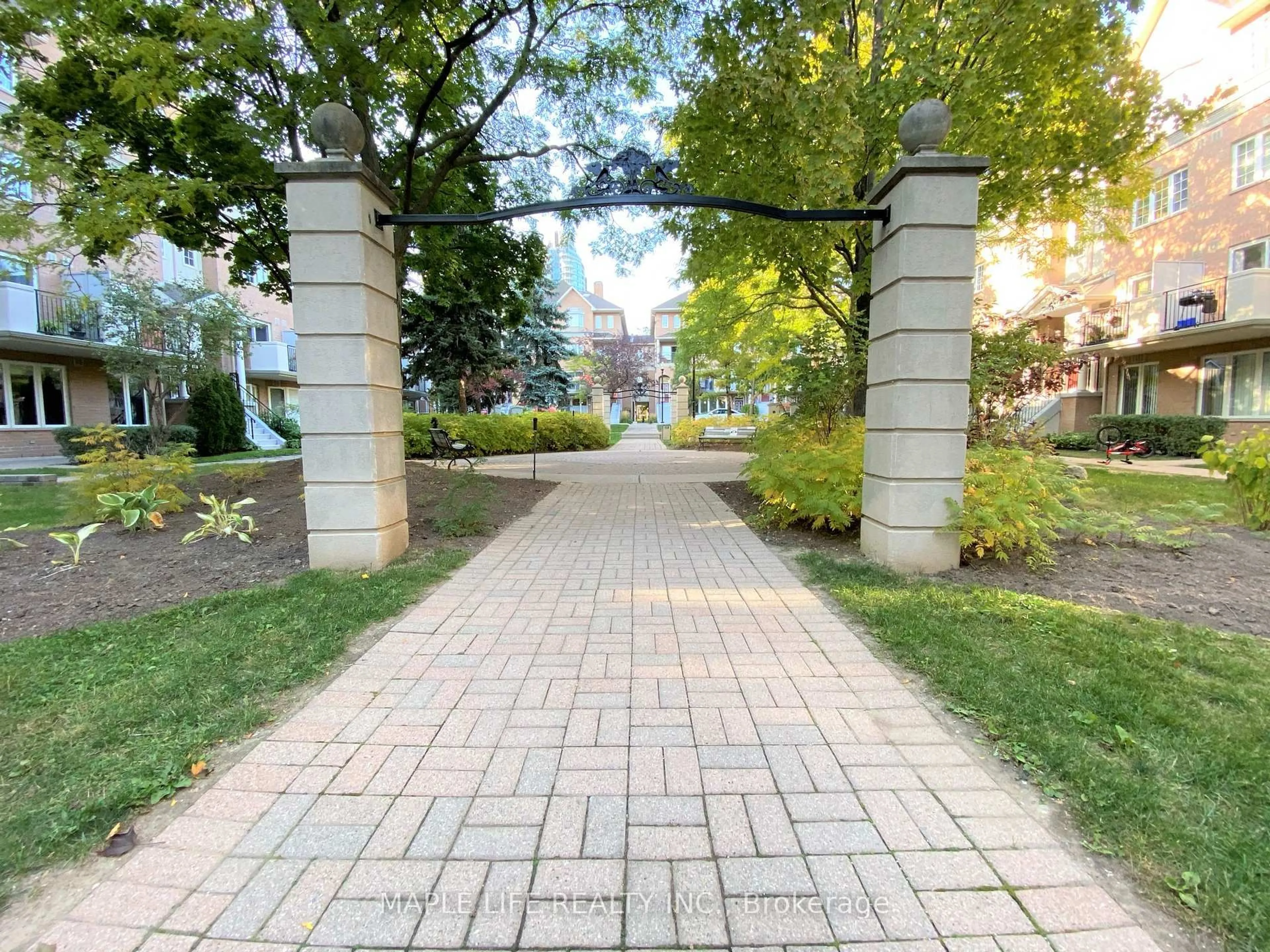 Patio, street for 623 Grandview Way, Toronto Ontario M2N 6V4