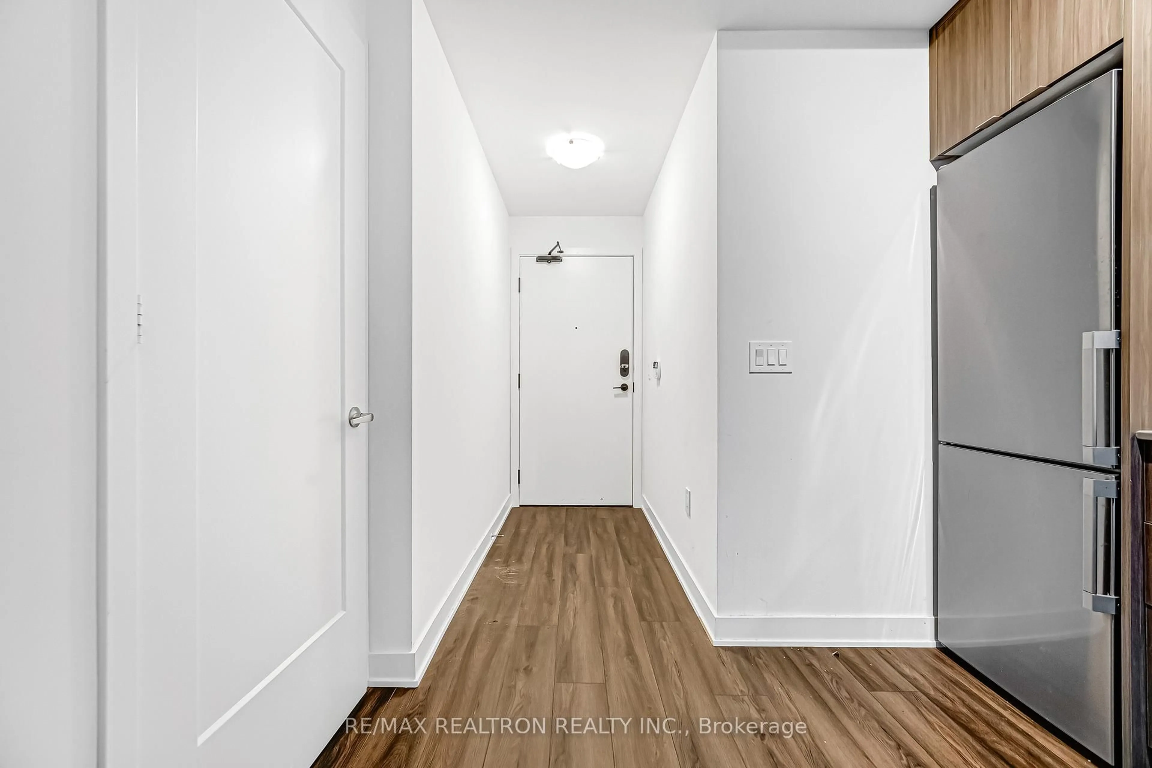 Indoor entryway for 135 Lower Sherbourne St, Toronto Ontario M5A 1Y4