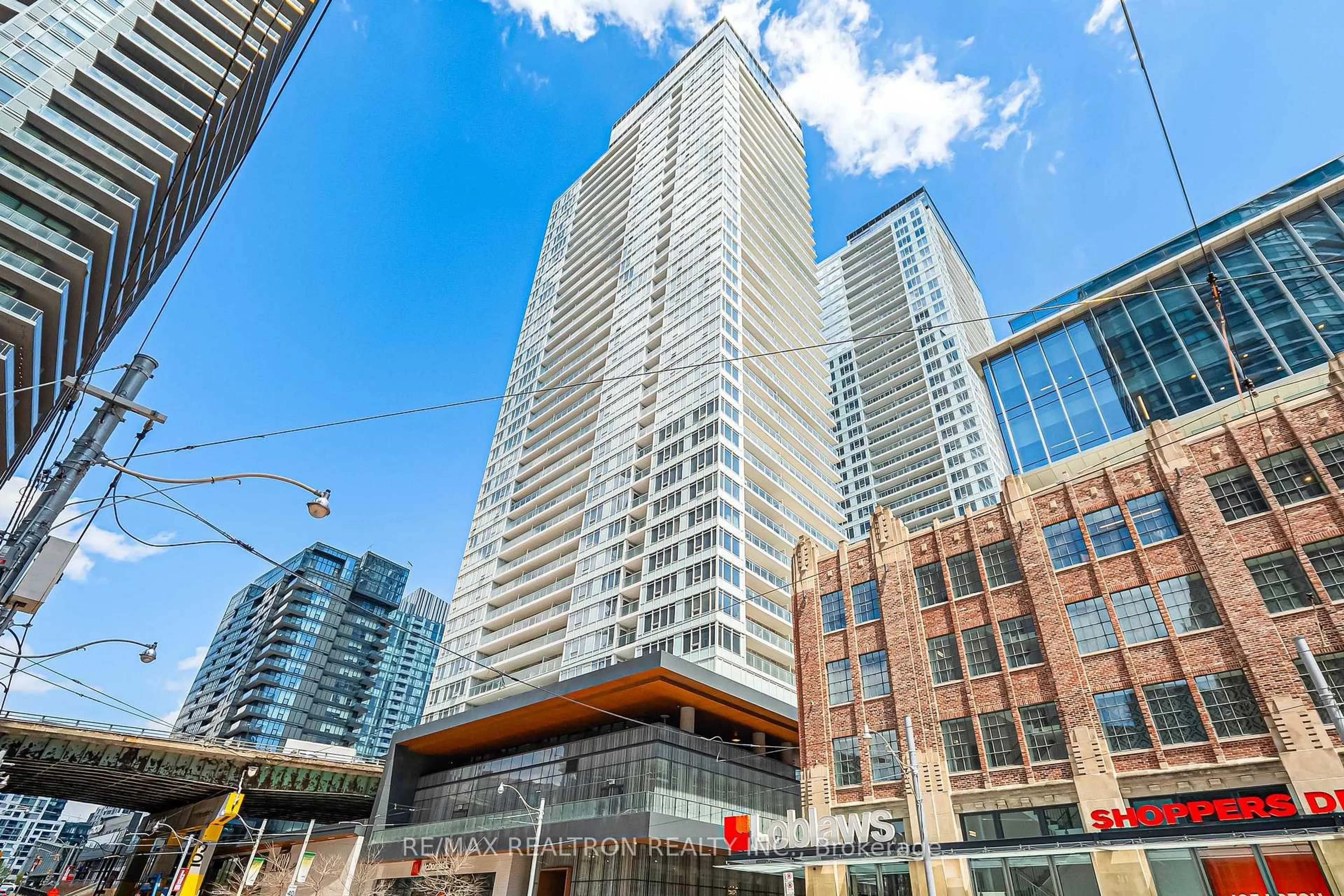 Patio, unknown for 19 Bathurst St #811, Toronto Ontario M5V 0N2