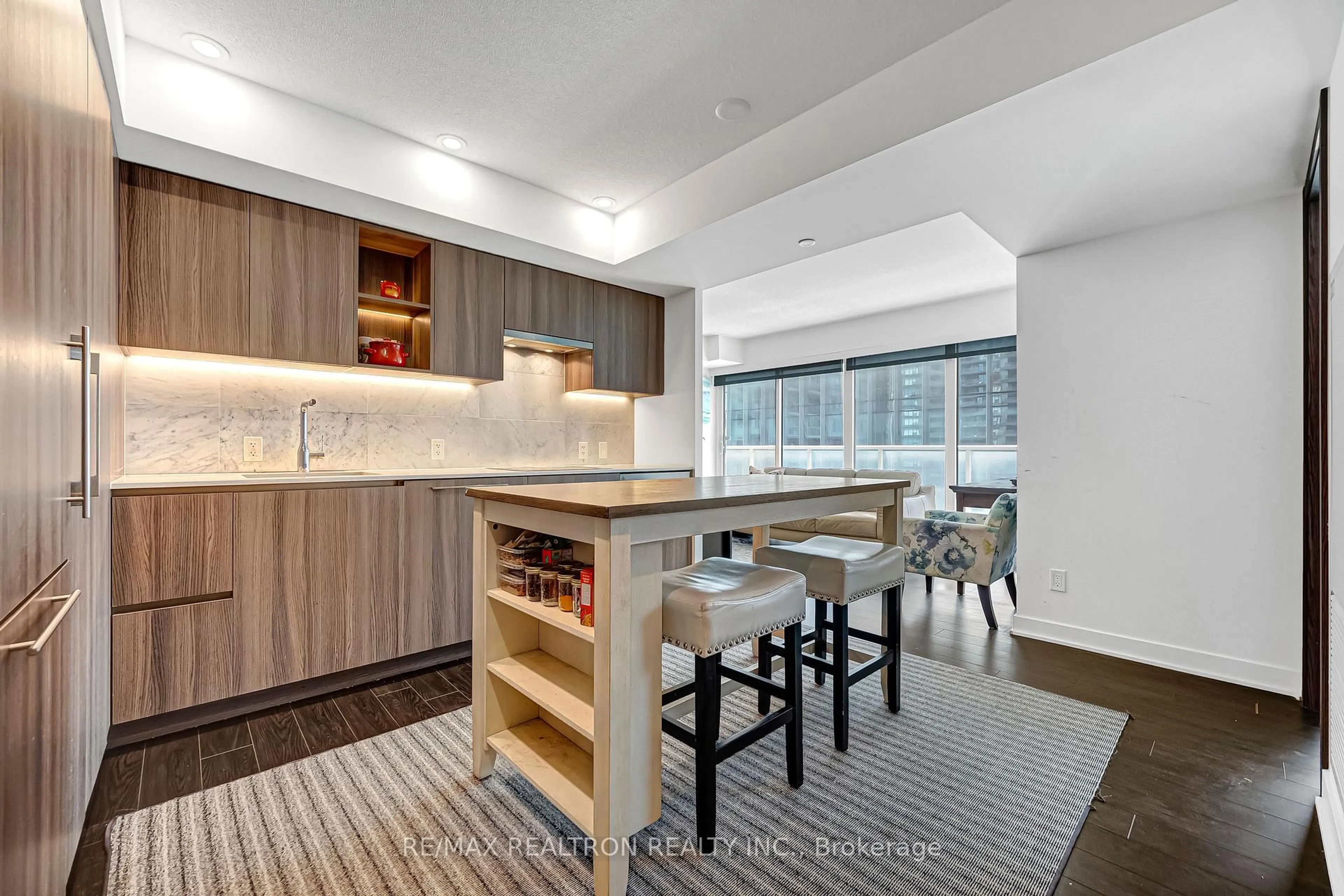 Contemporary kitchen, unknown for 19 Bathurst St #811, Toronto Ontario M5V 0N2