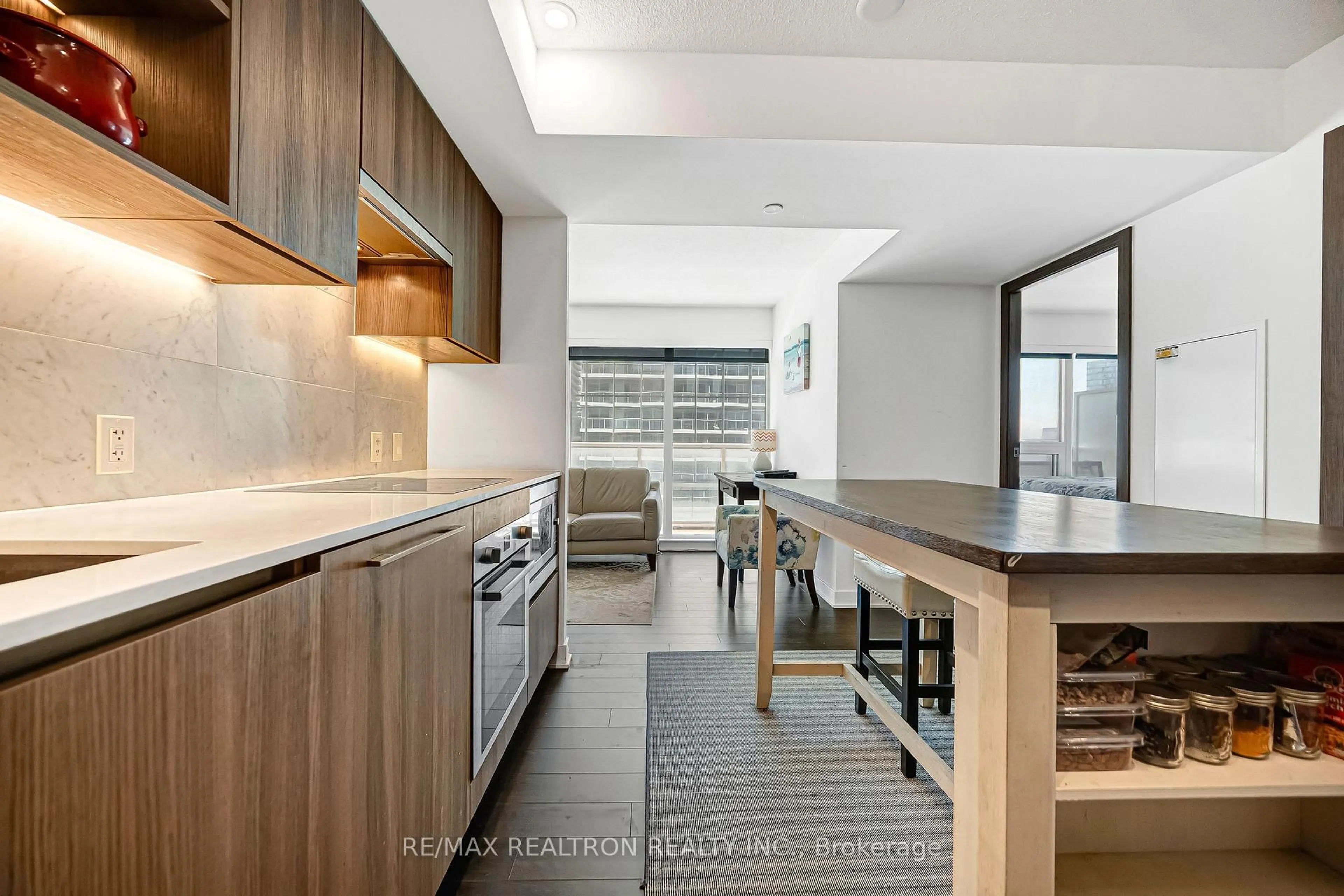 Contemporary kitchen, unknown for 19 Bathurst St #811, Toronto Ontario M5V 0N2