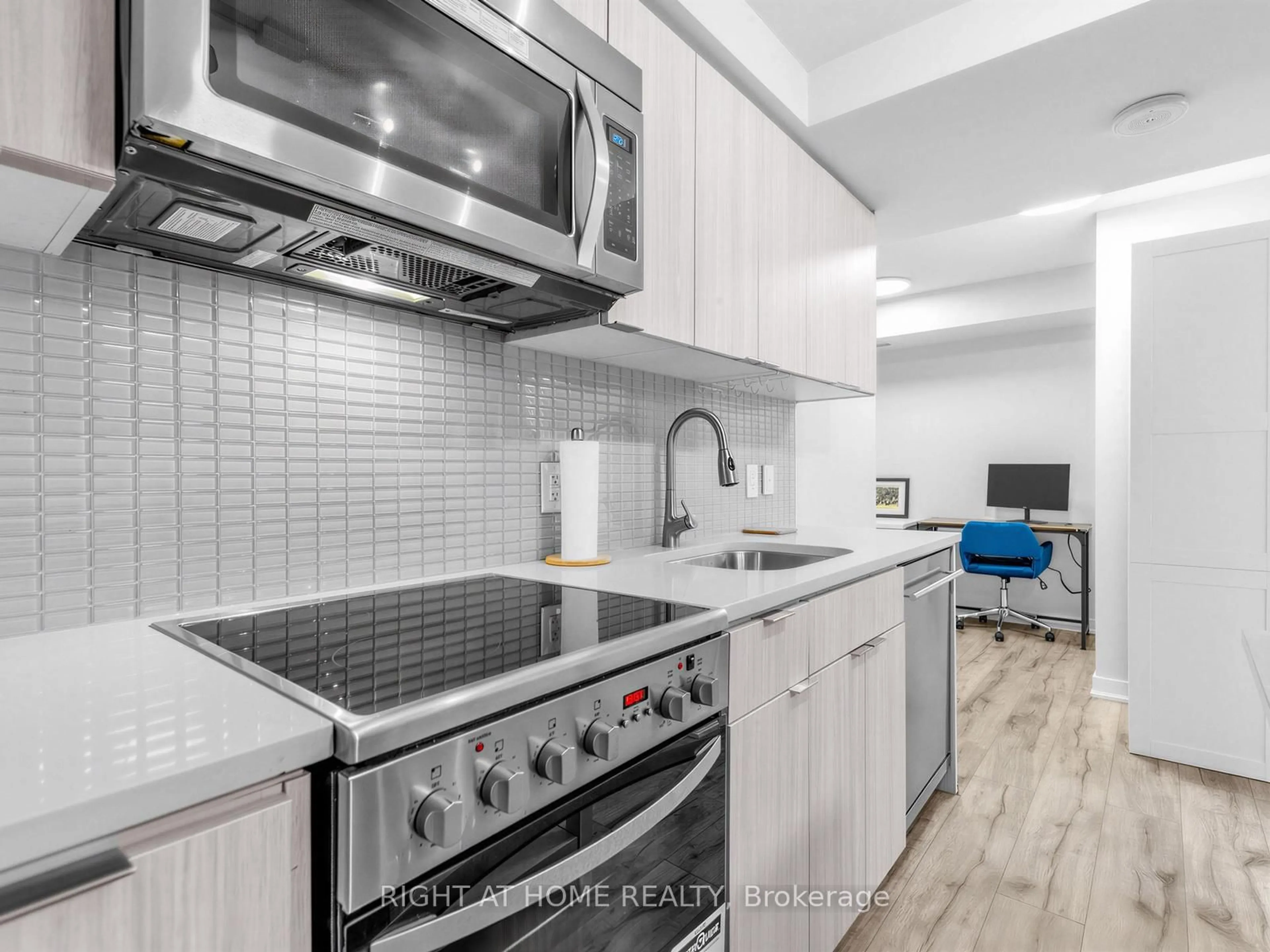 Standard kitchen, ceramic/tile floor for 295 Adelaide St #1210, Toronto Ontario M5V 0L4