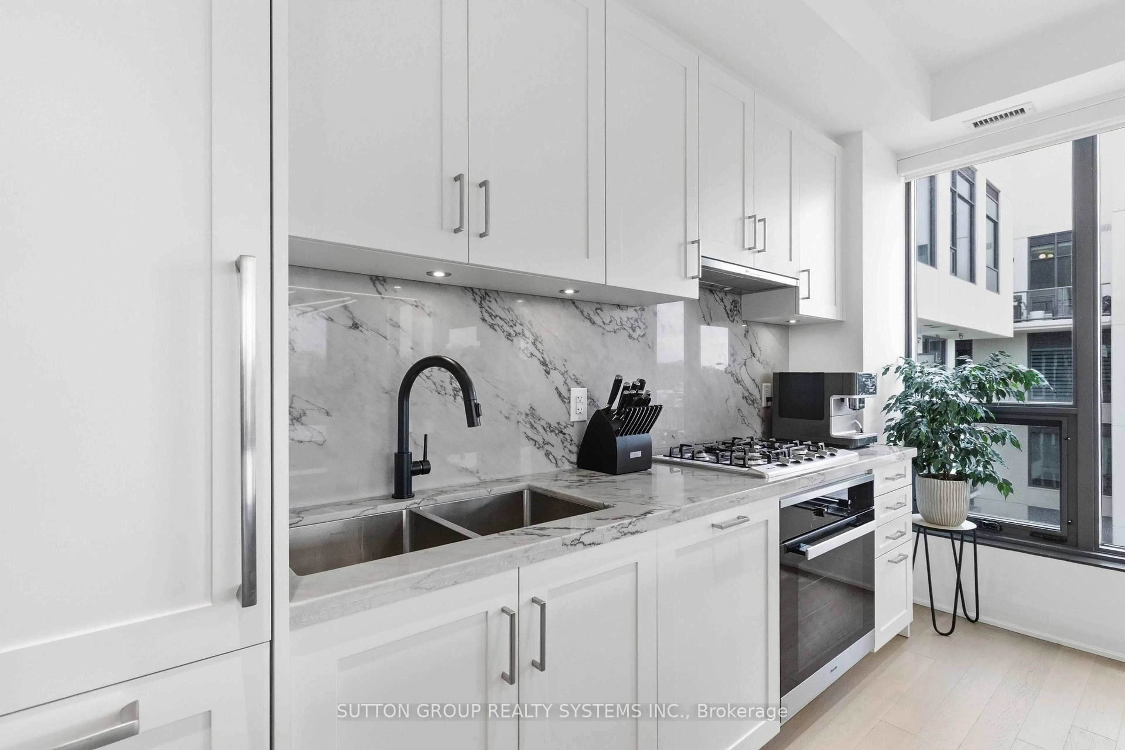 Contemporary kitchen, ceramic/tile floor for 280 Howland Ave #GPH26, Toronto Ontario M5R 0C3
