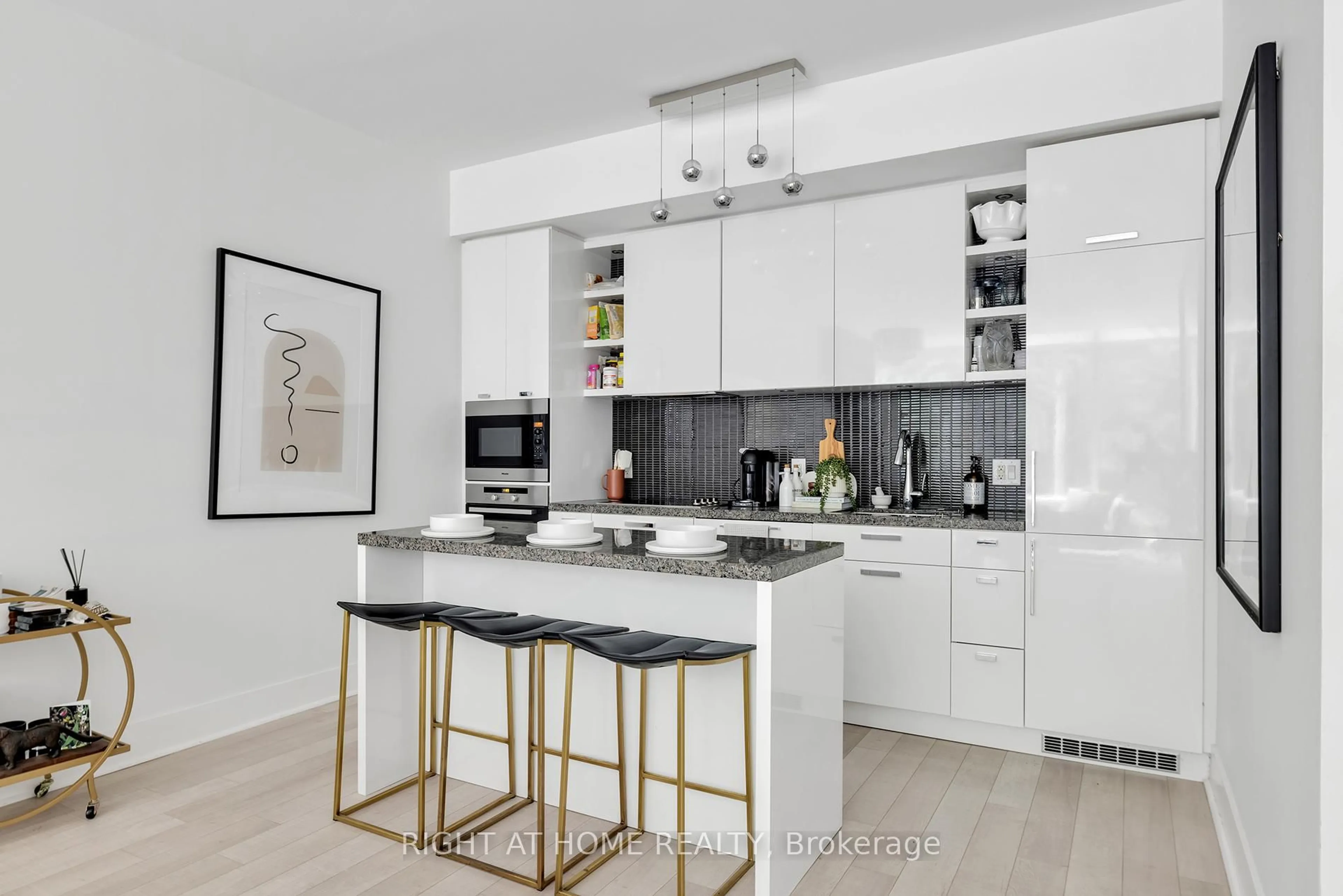 Contemporary kitchen, unknown for 32 Davenport Rd #TH 101, Toronto Ontario M5R 1H3