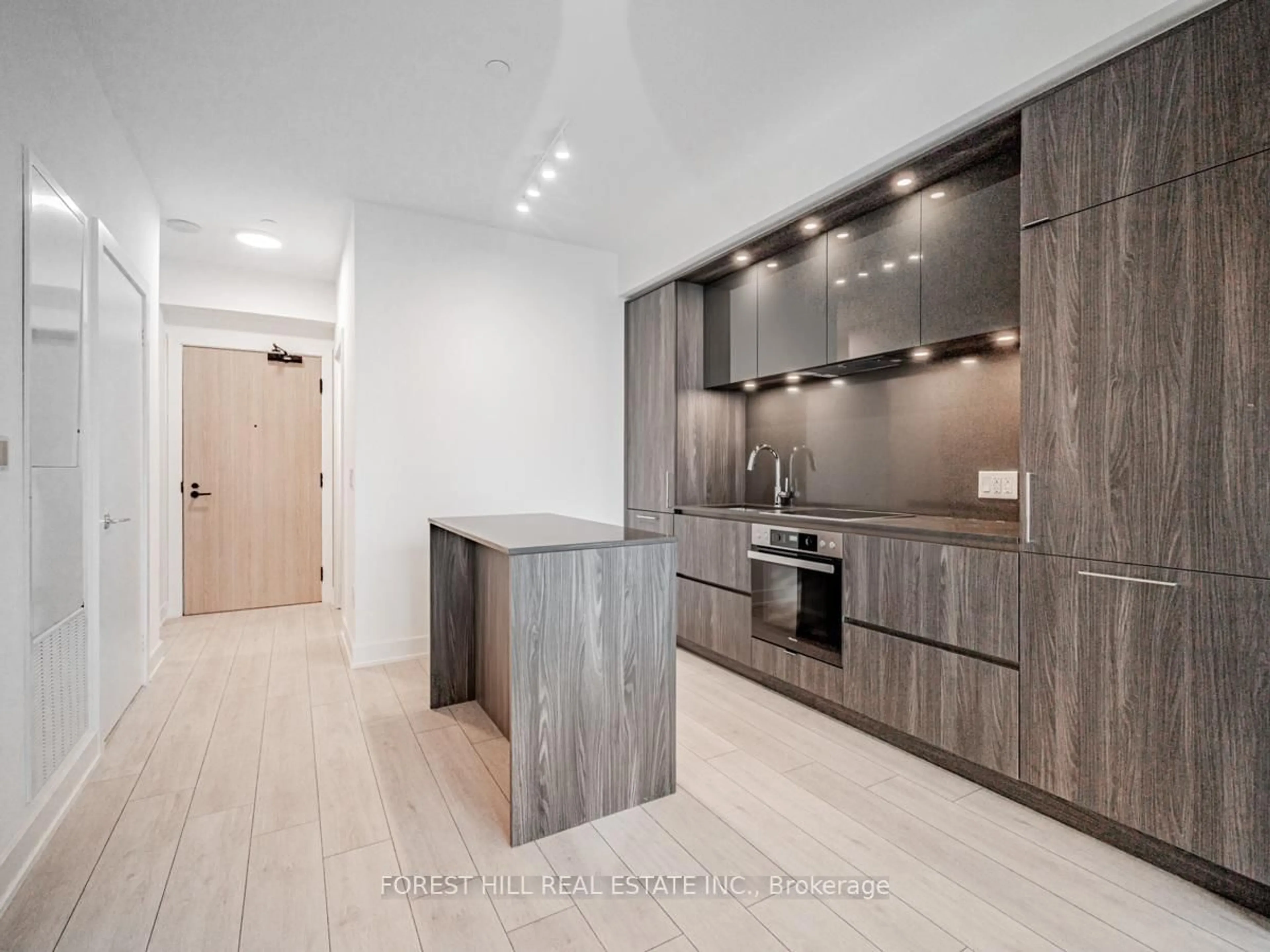 Contemporary kitchen, wood/laminate floor for 15 Mercer St #1905, Toronto Ontario M5V 1H2