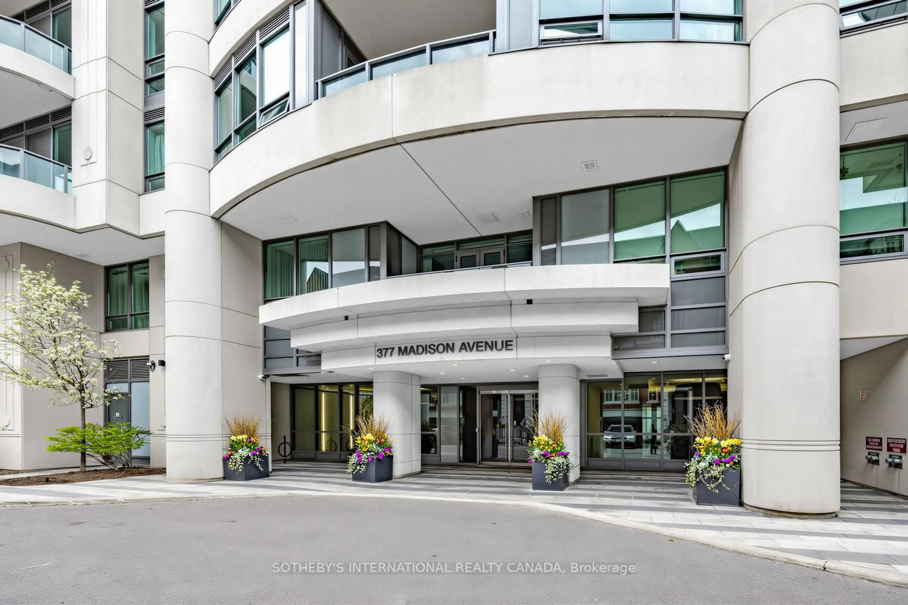 Indoor foyer for 377 Madison Ave #714, Toronto Ontario M4V 2W7