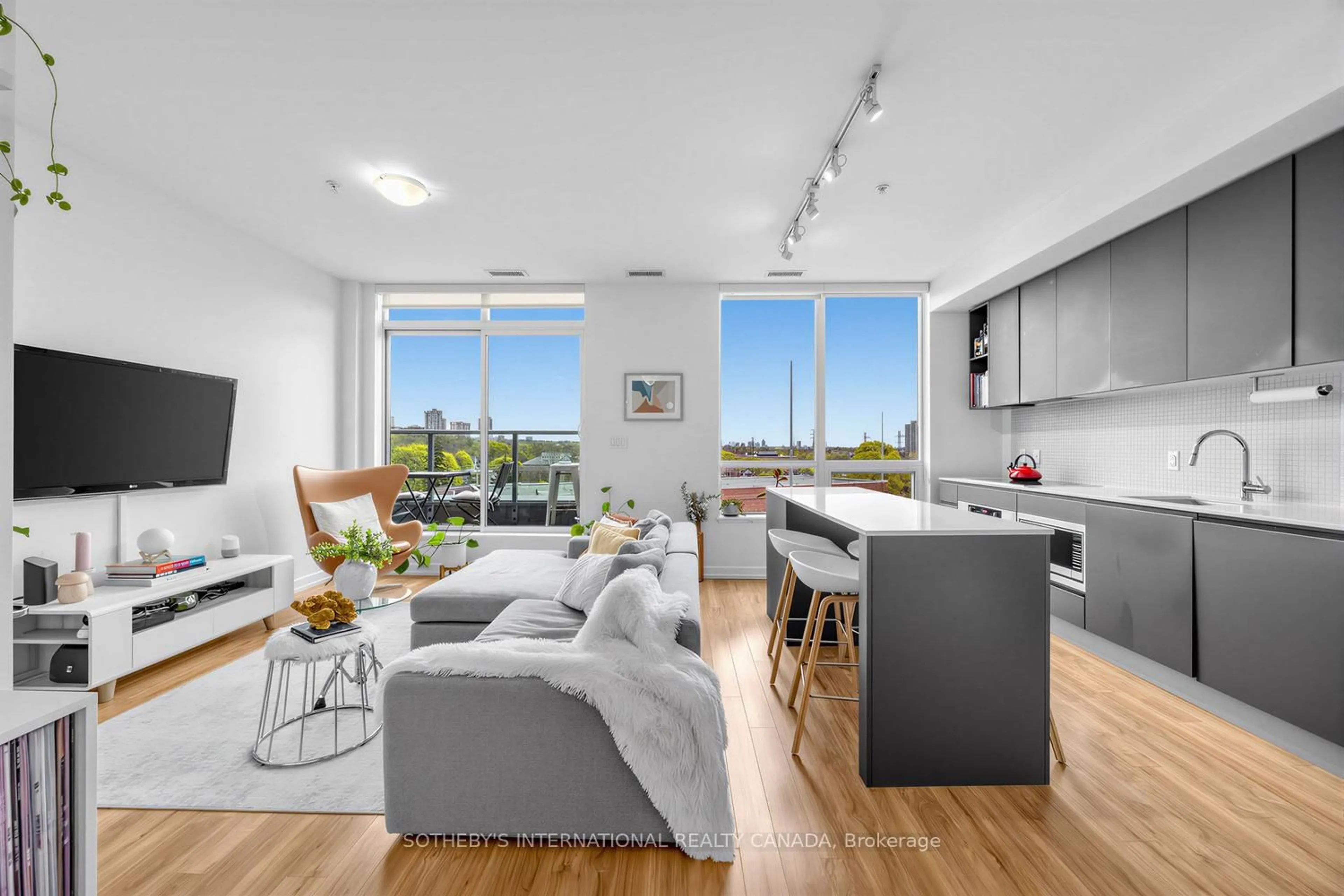 Open concept kitchen, unknown for 377 Madison Ave #714, Toronto Ontario M4V 2W7