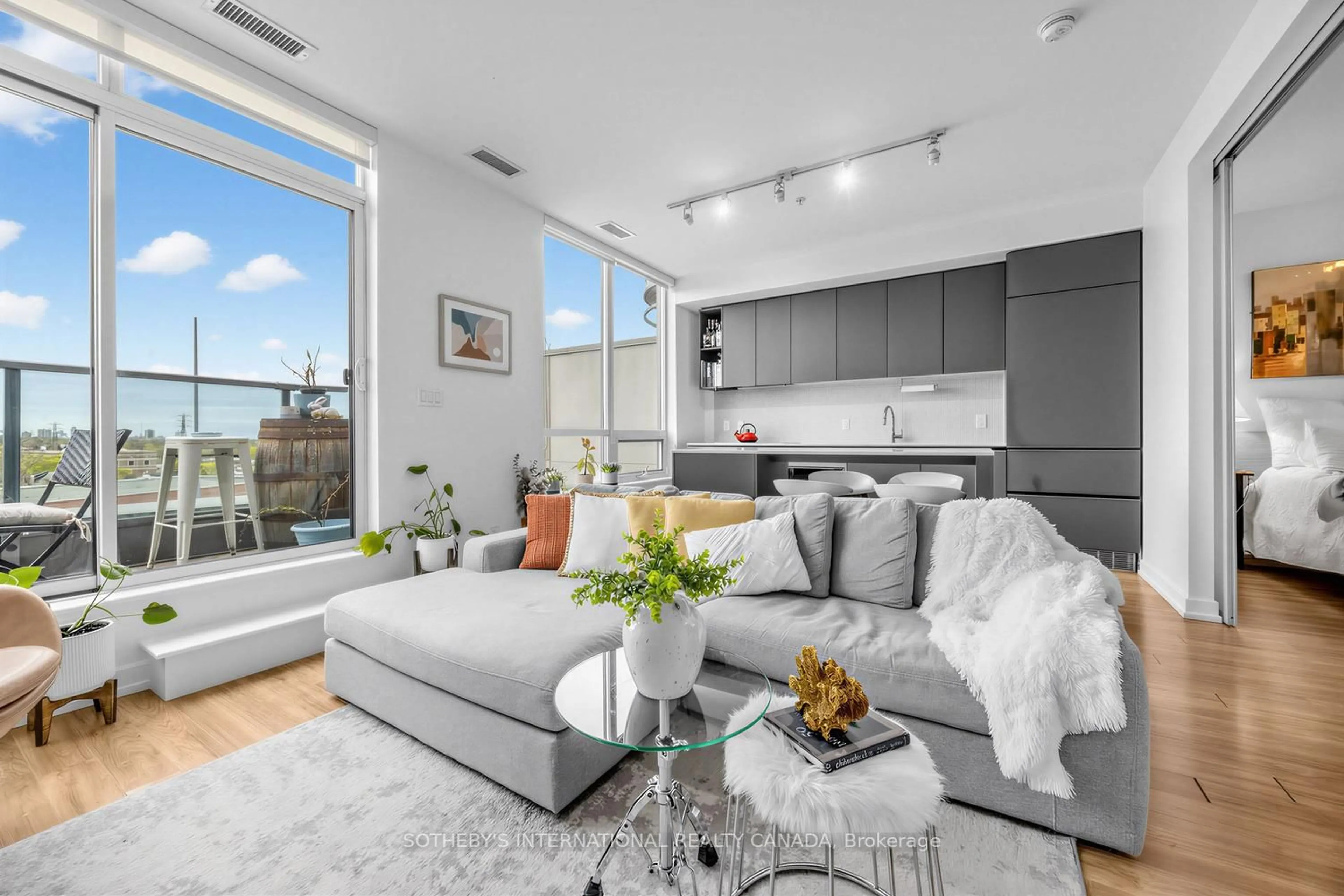 Living room with furniture, unknown for 377 Madison Ave #714, Toronto Ontario M4V 2W7