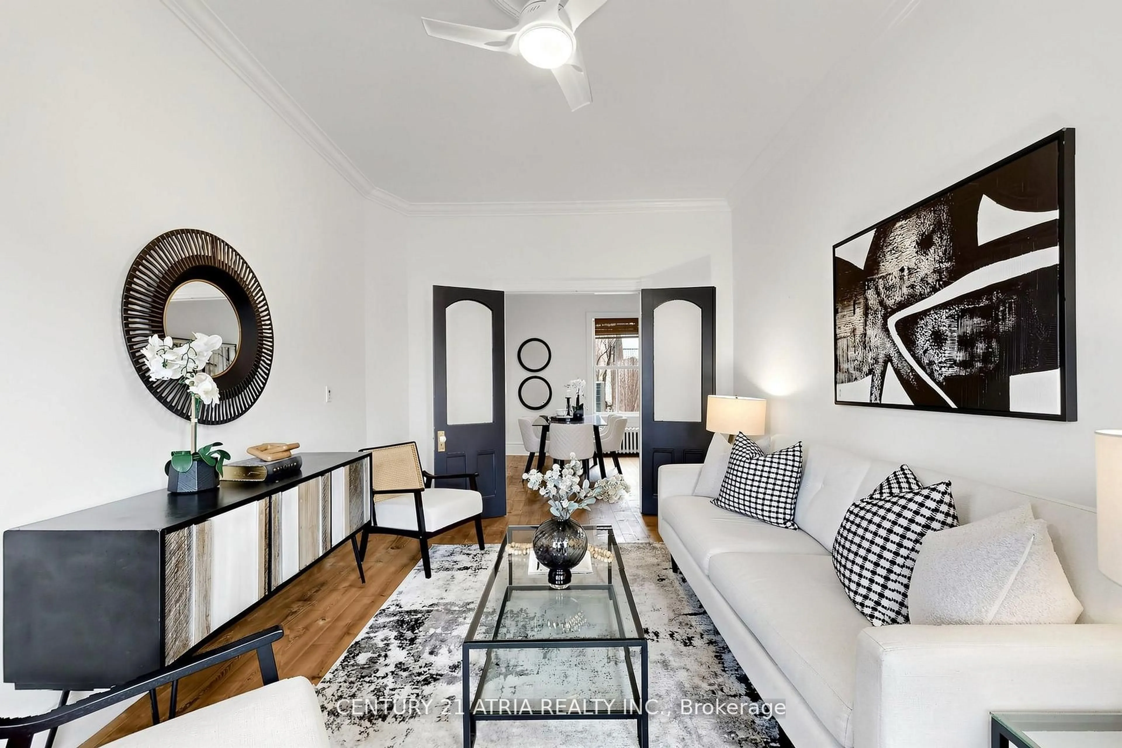 Living room with furniture, unknown for 106 Oxford St, Toronto Ontario M5T 1P3