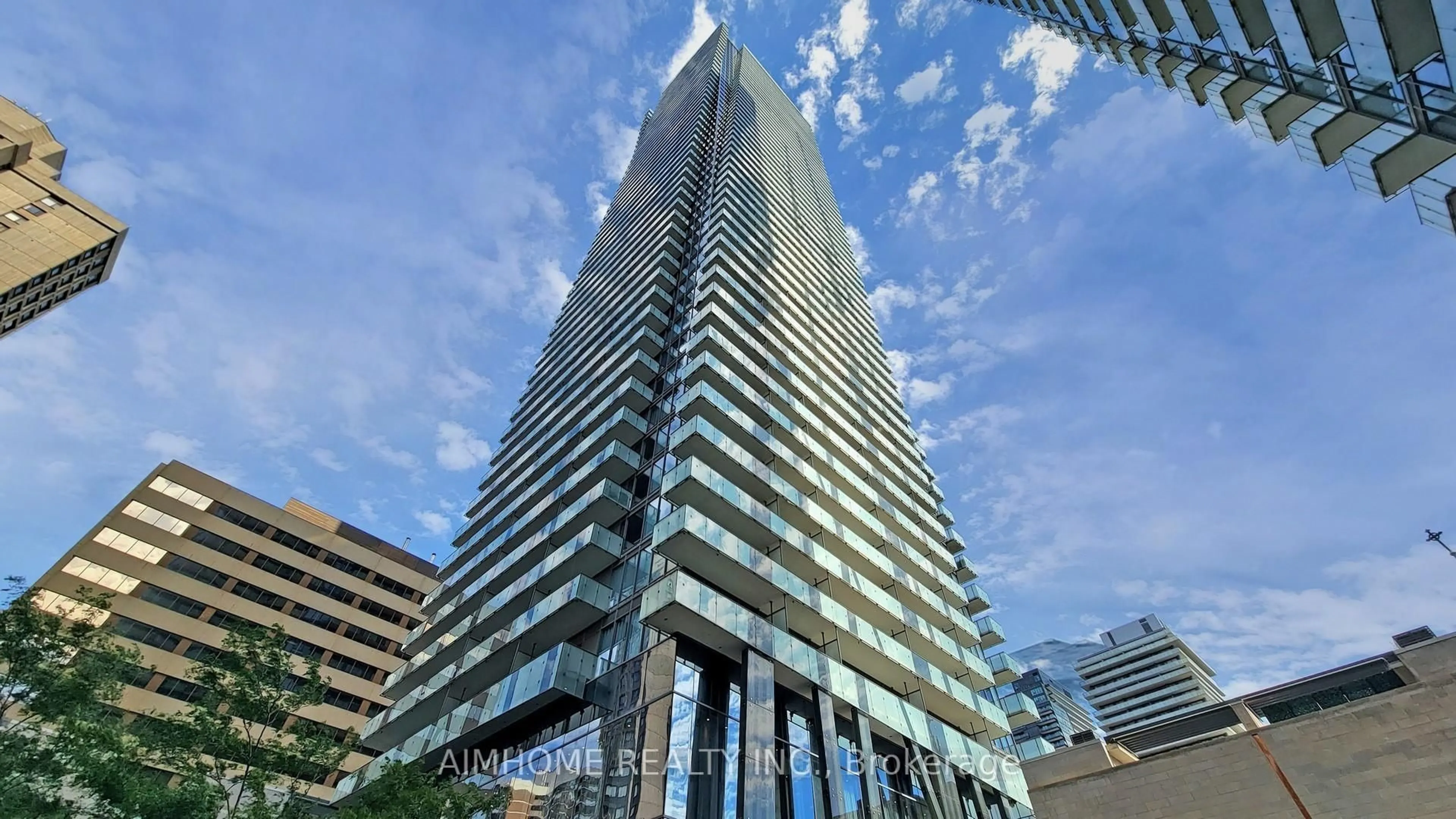 Indoor foyer for 1080 BAY St #1506, Toronto Ontario M5S 0A5