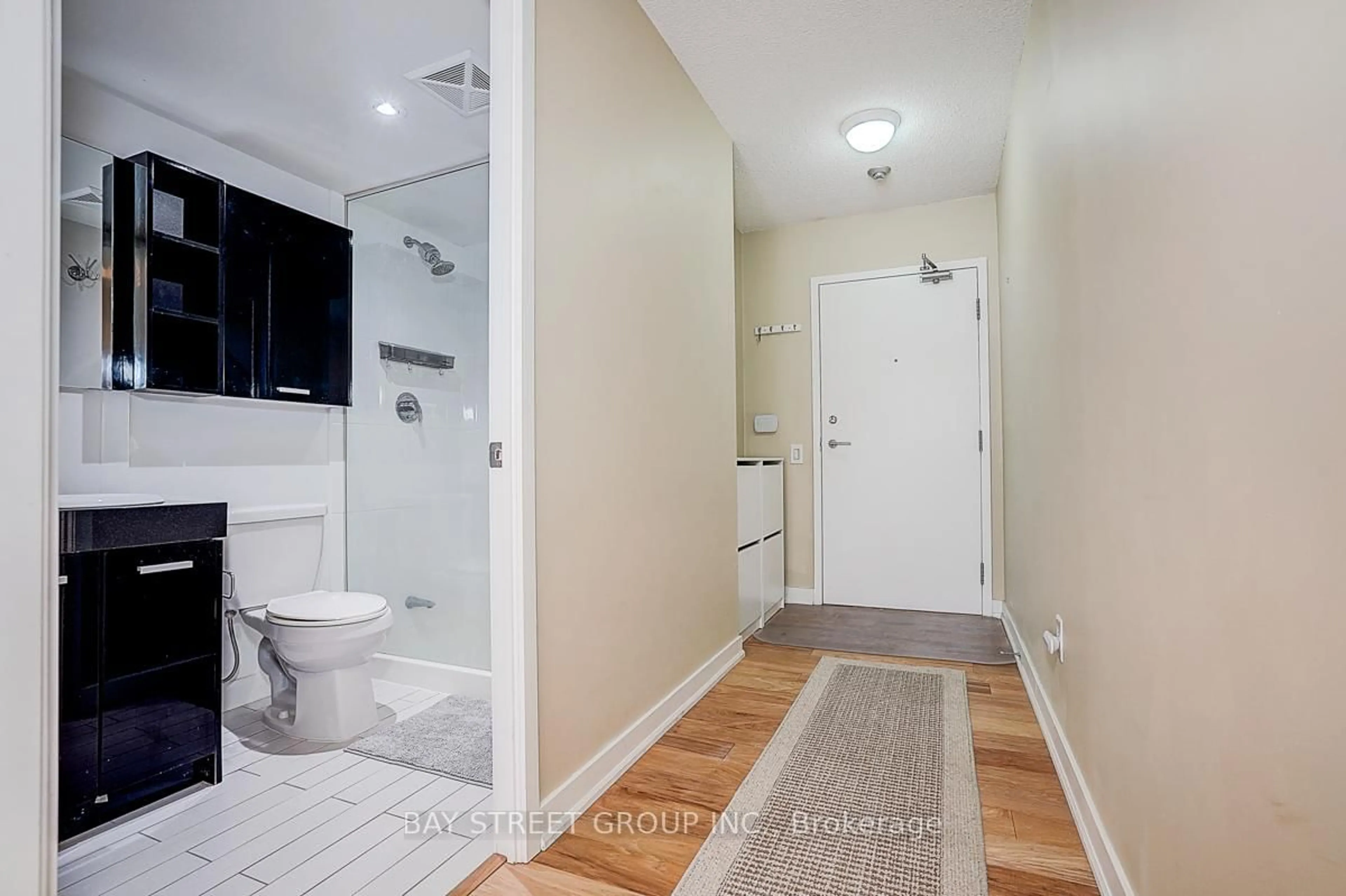 Indoor entryway for 29 Singer Crt #1705, Toronto Ontario M2K 0B4