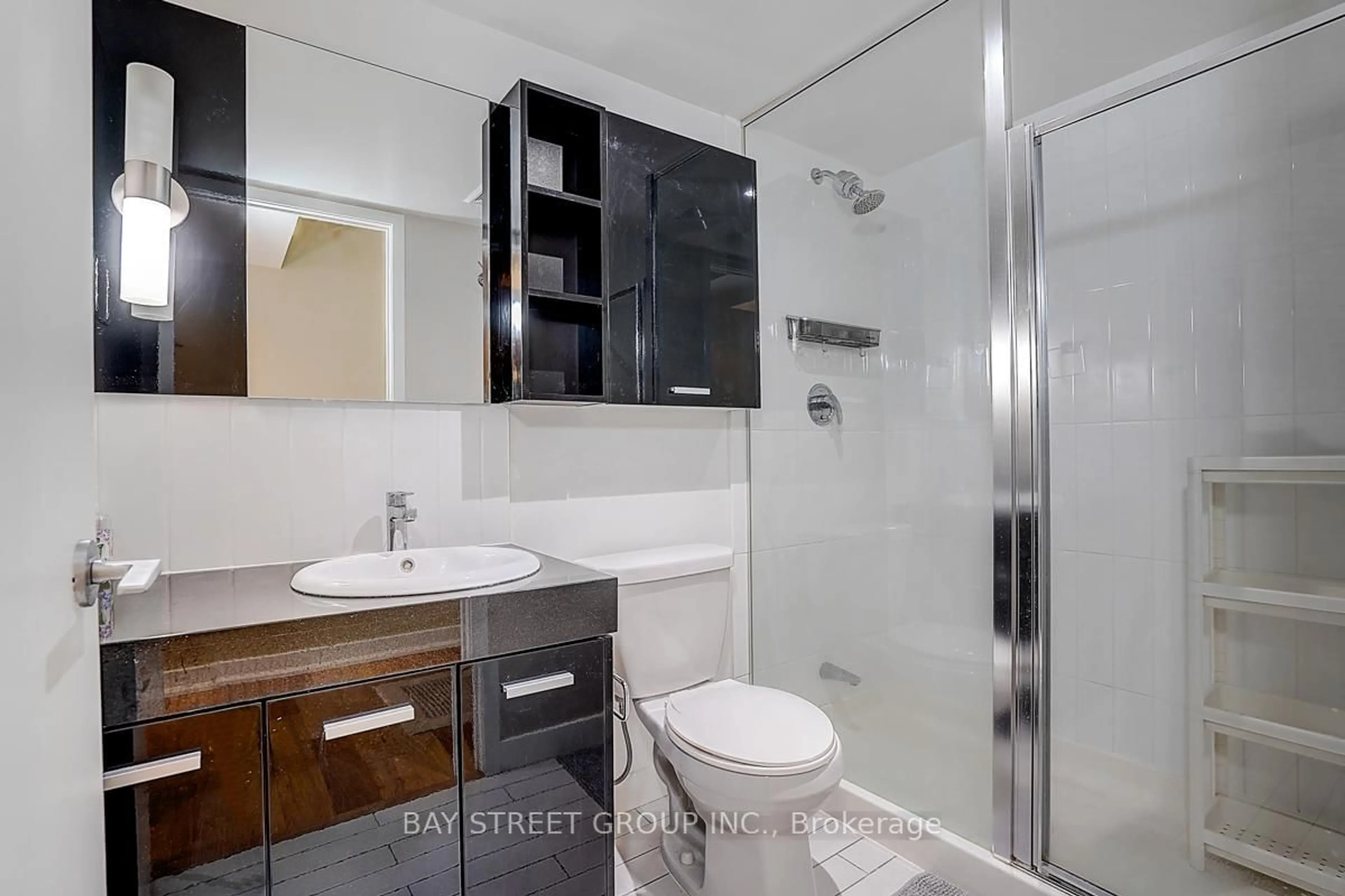 Standard bathroom, ceramic/tile floor for 29 Singer Crt #1705, Toronto Ontario M2K 0B4