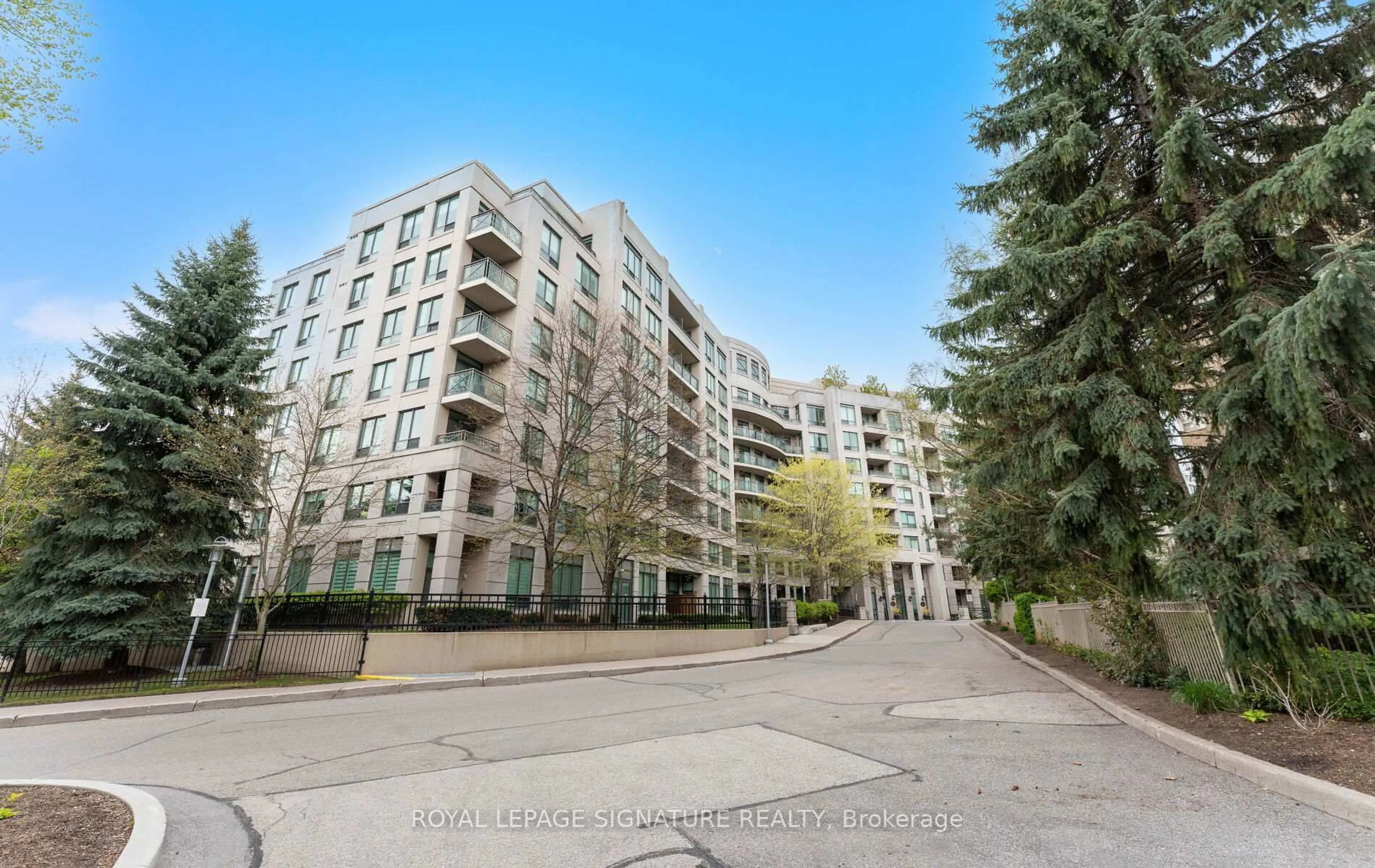 A pic from outside/outdoor area/front of a property/back of a property/a pic from drone, unknown for 205 The Donway #406, Toronto Ontario M3H 3S5