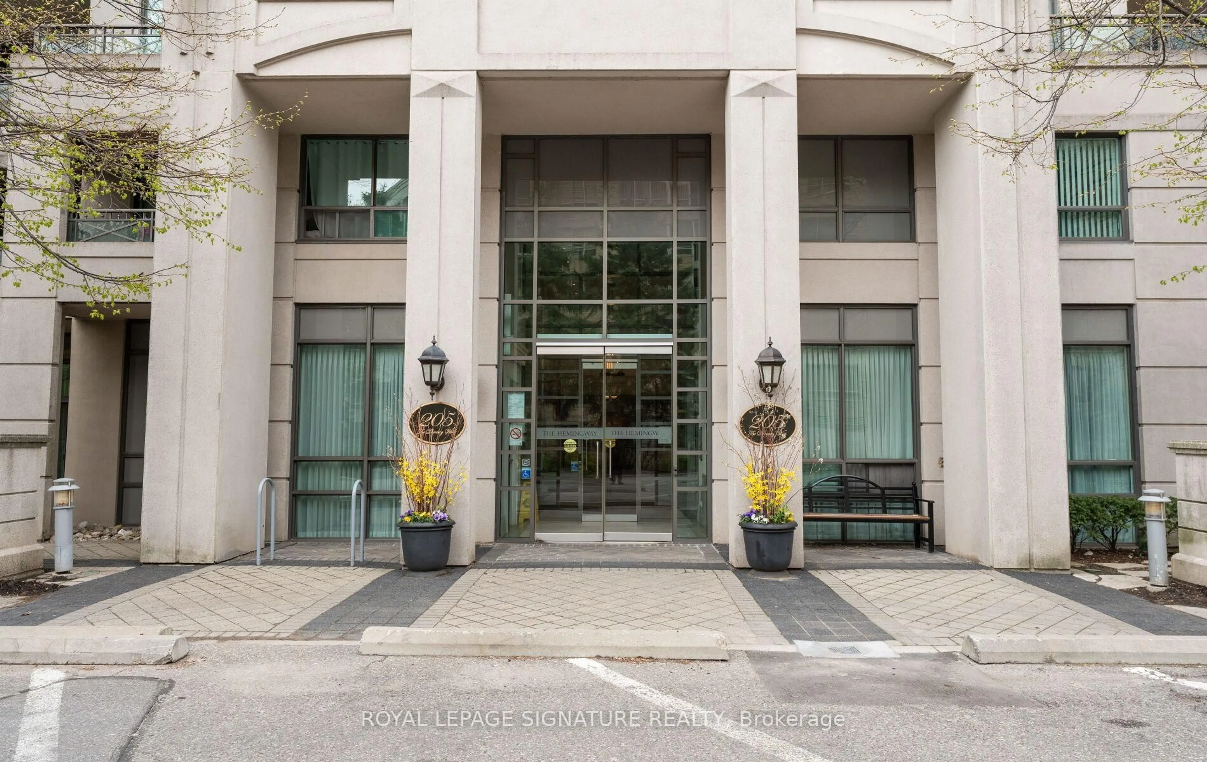 Indoor foyer for 205 The Donway #406, Toronto Ontario M3H 3S5