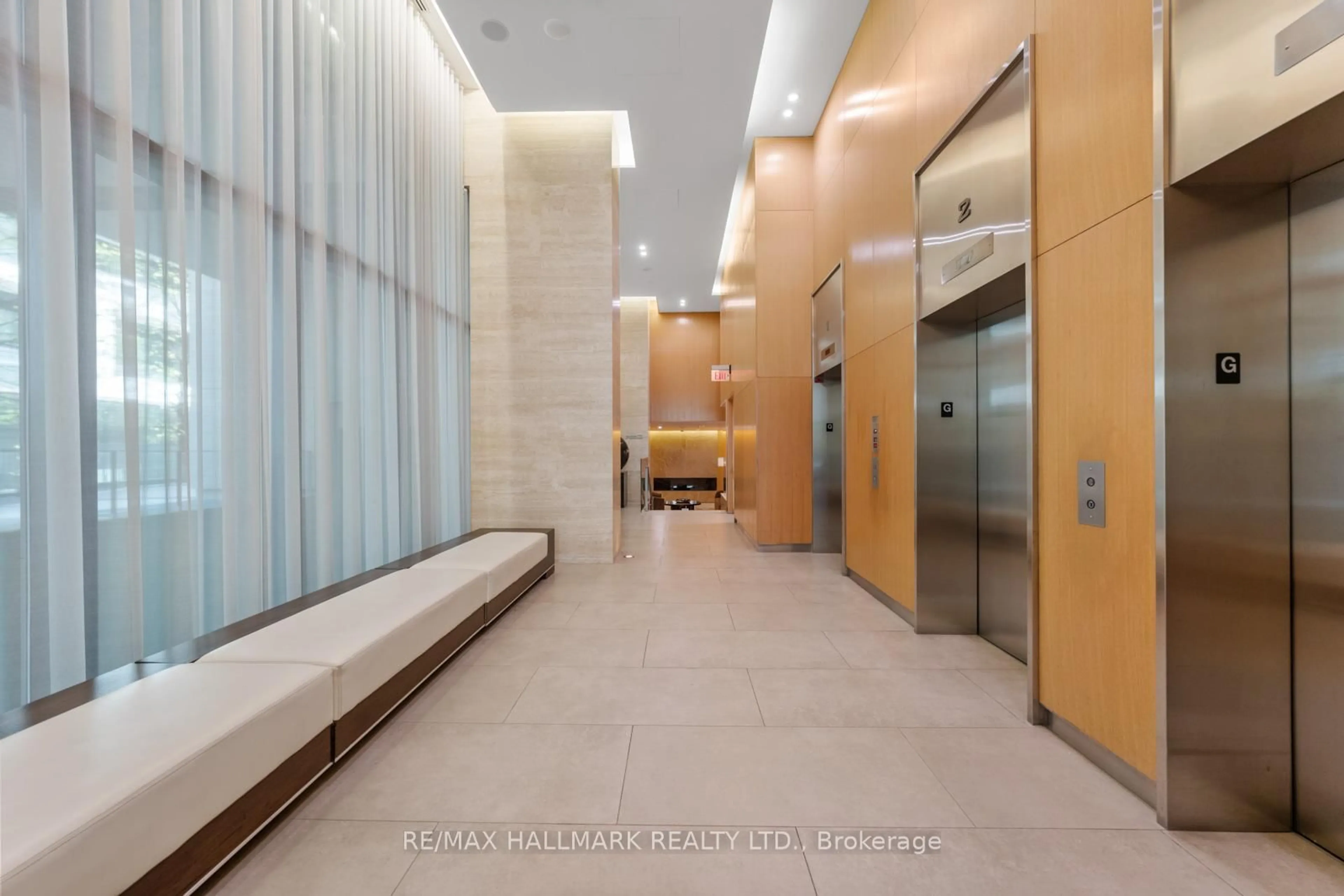 Indoor foyer for 25 Broadway Ave #1410, Toronto Ontario M4P 1T7