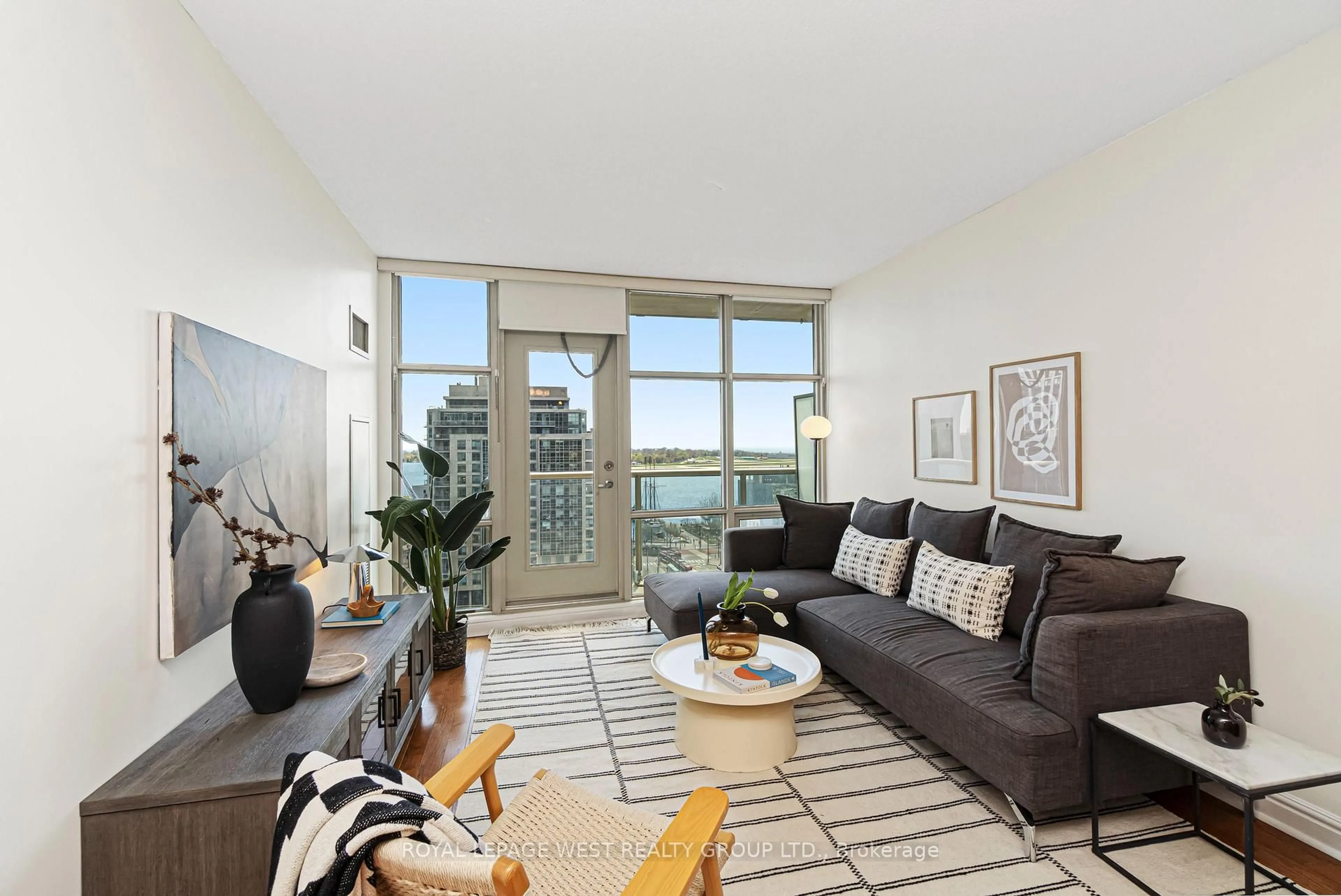 Living room with furniture, unknown for 35 Mariner Terr ##1510, Toronto Ontario M5V 3V9