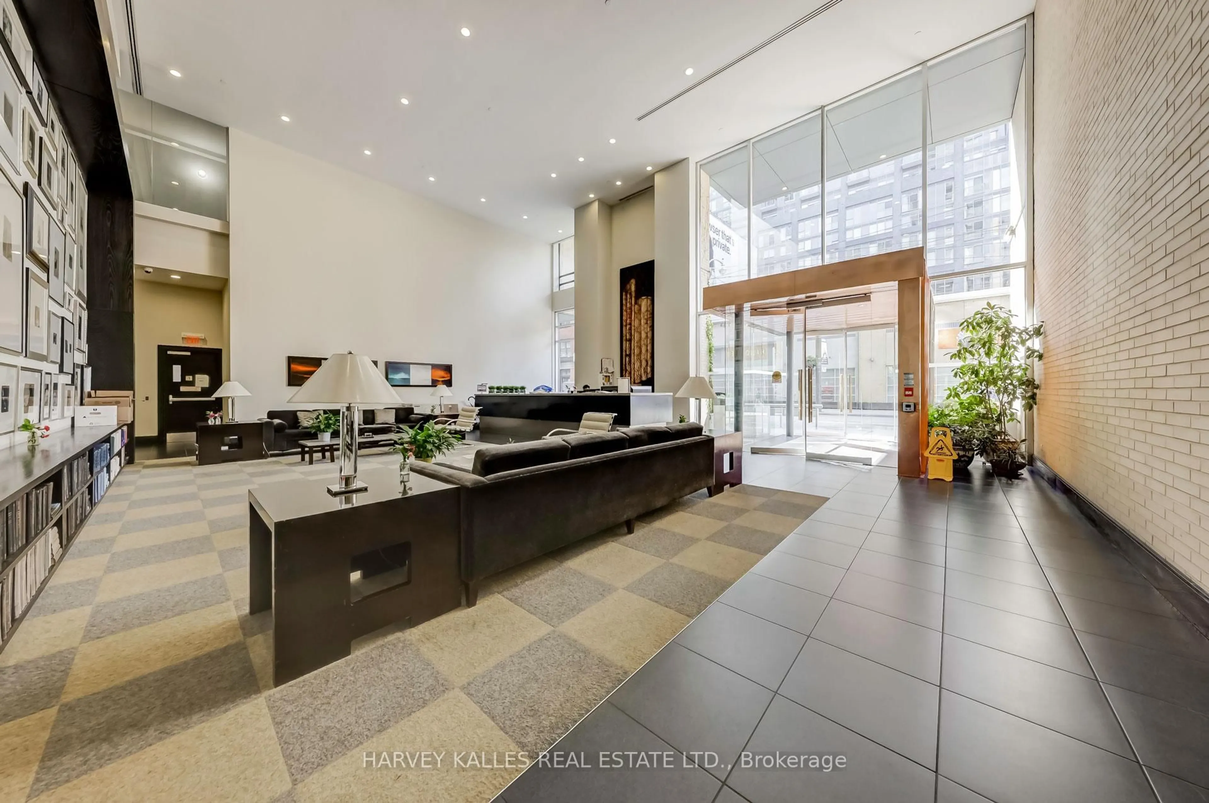 Lobby for 438 King St #914, Toronto Ontario M5V 3T9