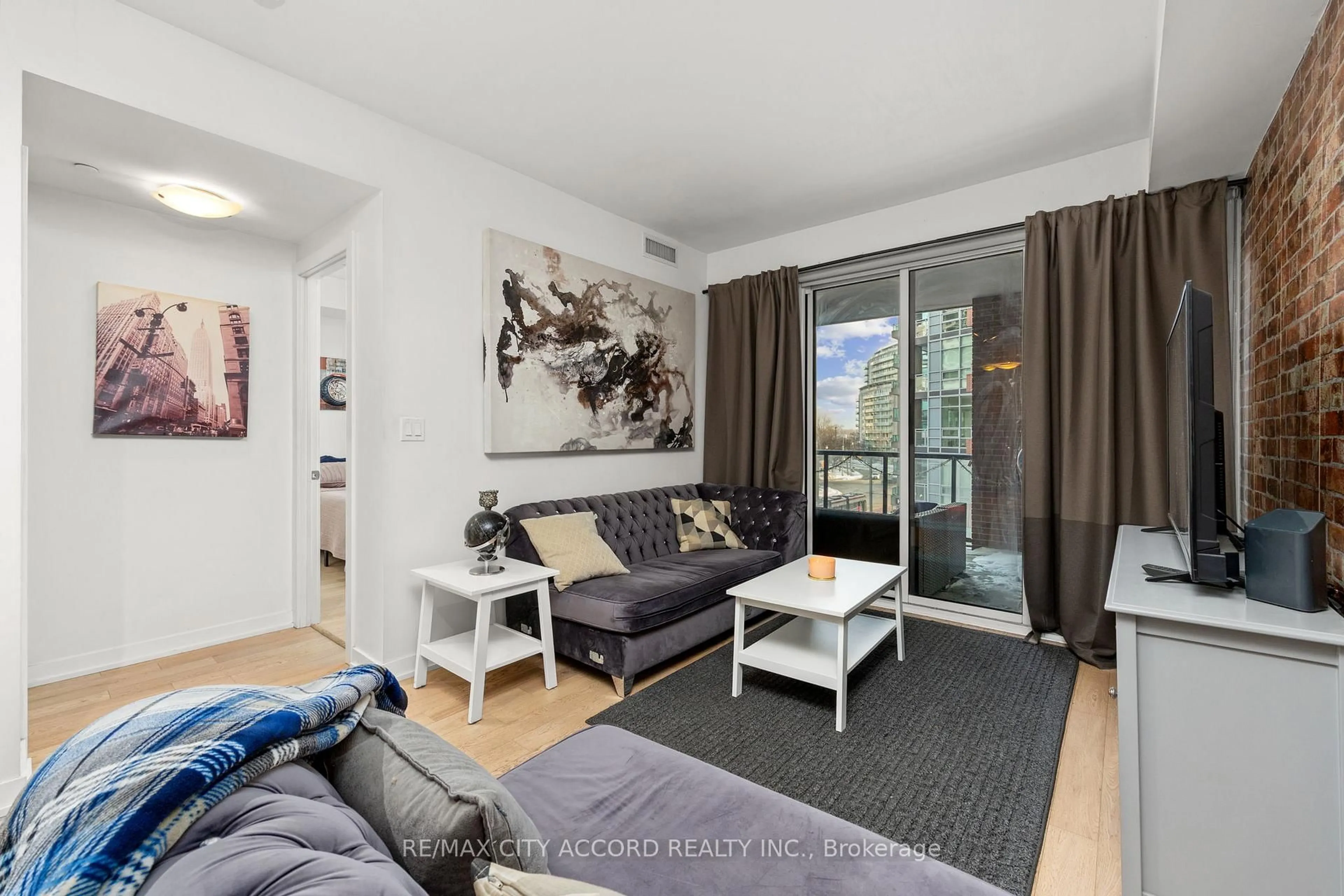 Living room with furniture, unknown for 20 Bruyeres Mews #311, Toronto Ontario M5V 0G8