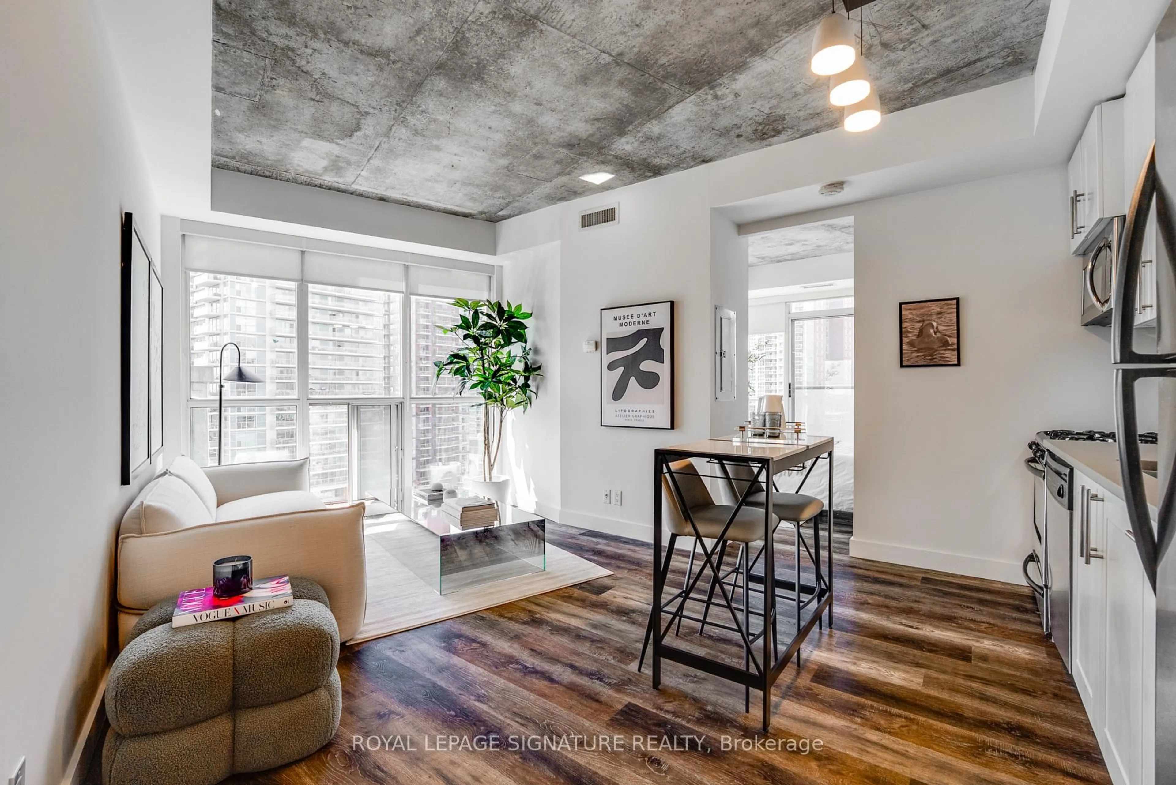 Unknown for 1 Shaw St #1421, Toronto Ontario M6K 0A1
