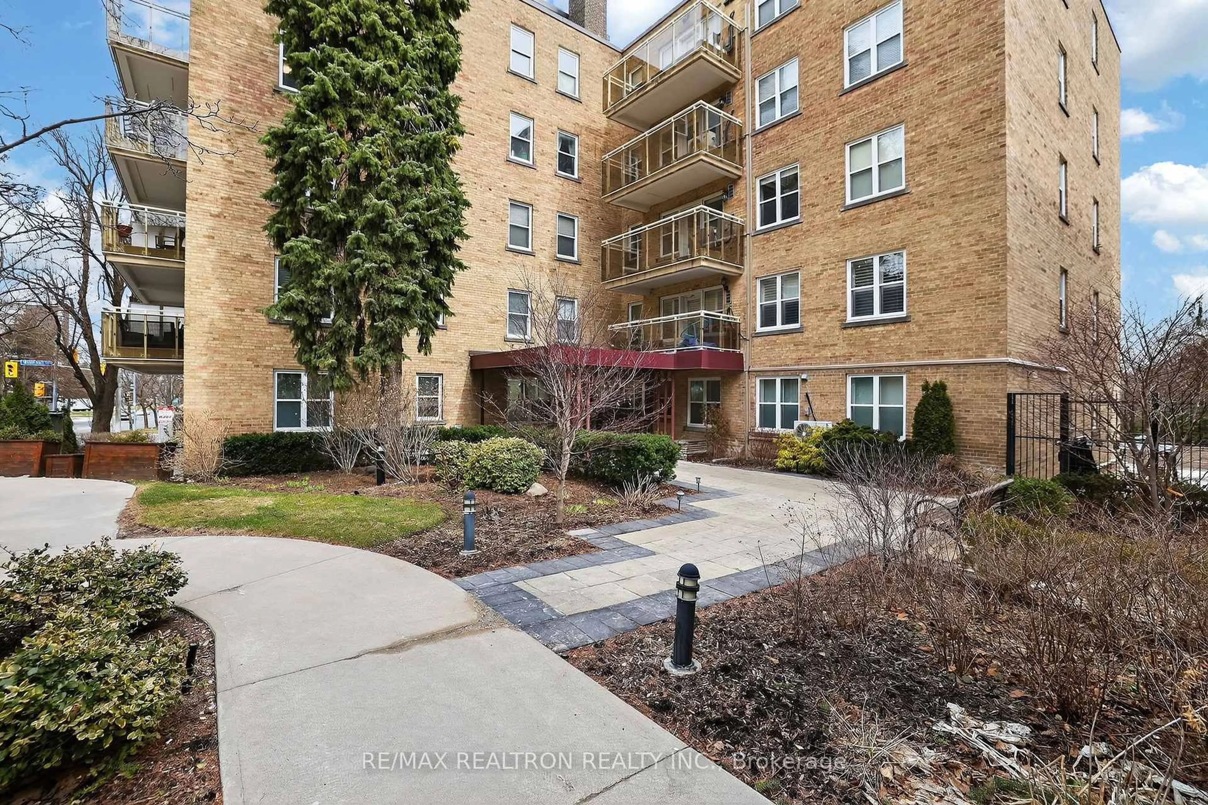 Unknown for 2603 Bathurst St #106, Toronto Ontario M6B 2Z6