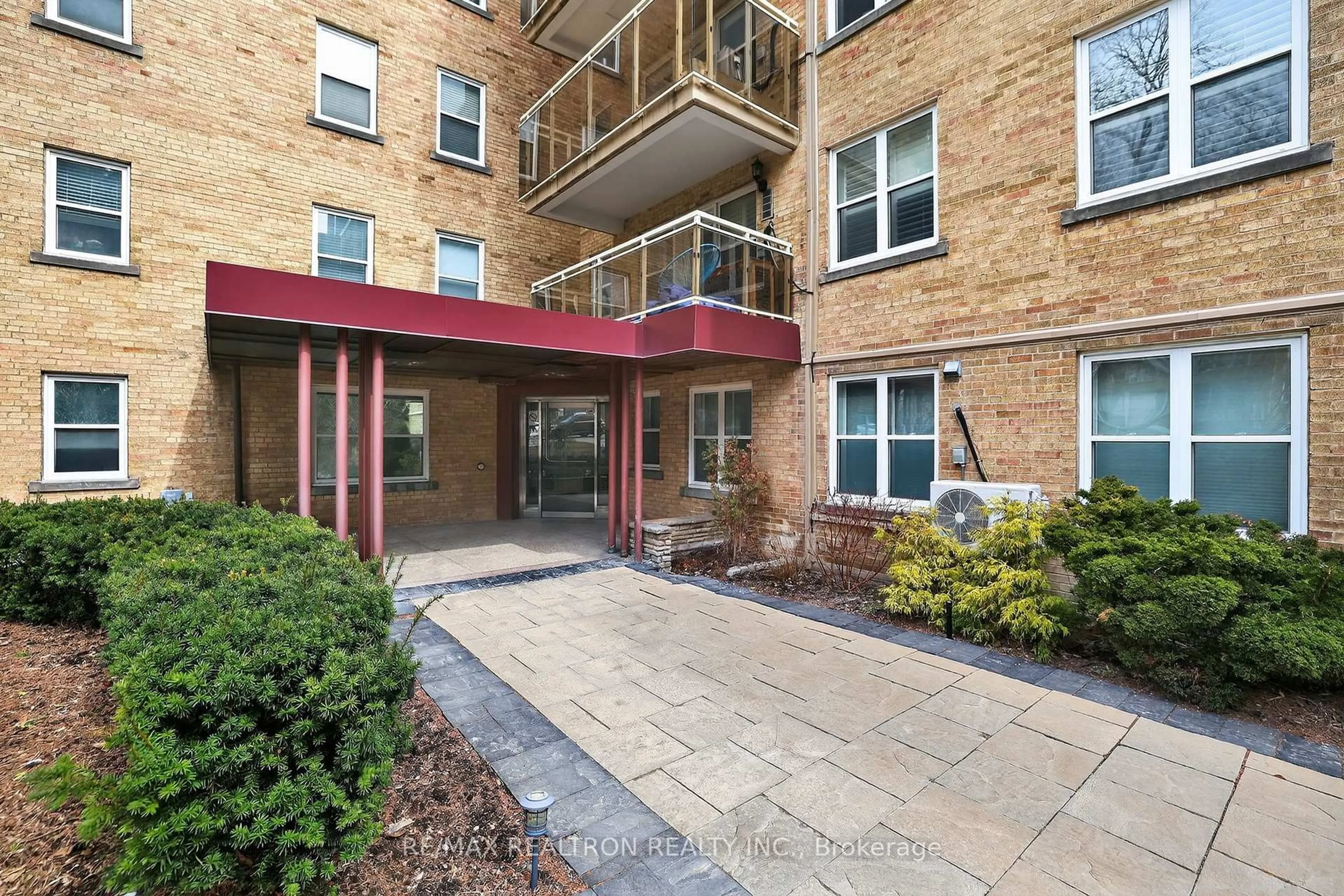Unknown for 2603 Bathurst St #106, Toronto Ontario M6B 2Z6