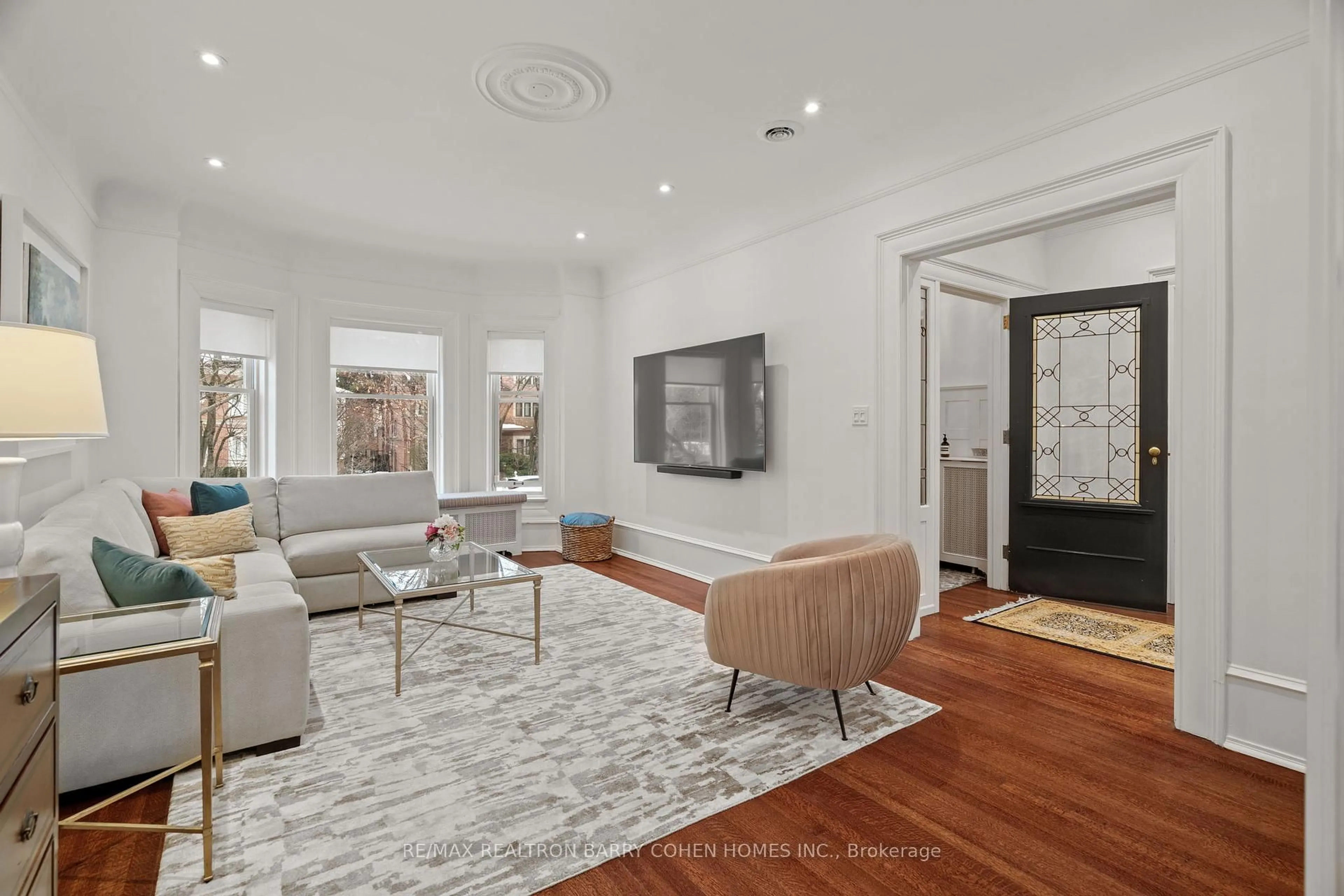 Living room with furniture, unknown for 302 Russell Hill Rd, Toronto Ontario M4V 2T6