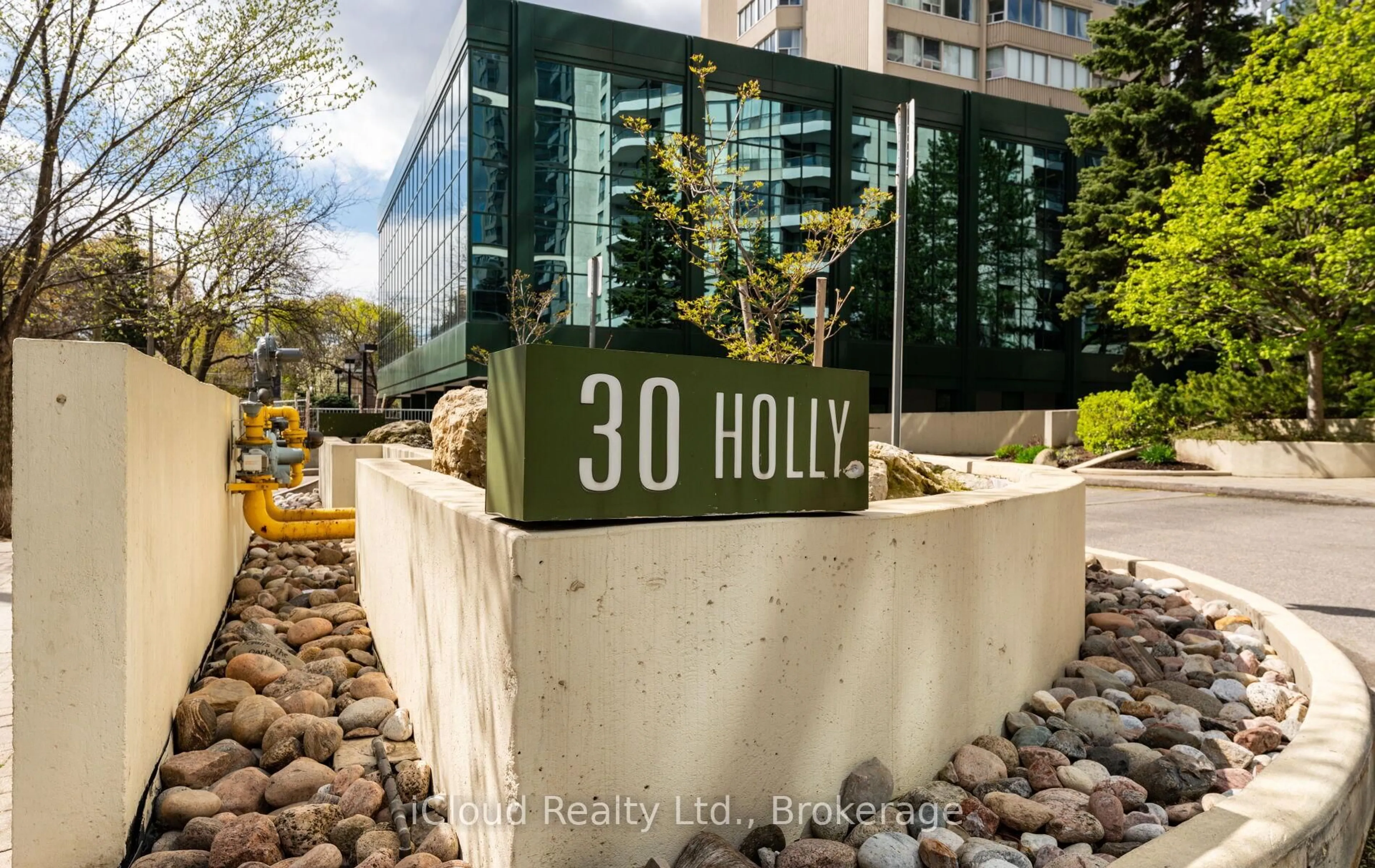Indoor foyer for 30 Holly St #901, Toronto Ontario M4S 3C2