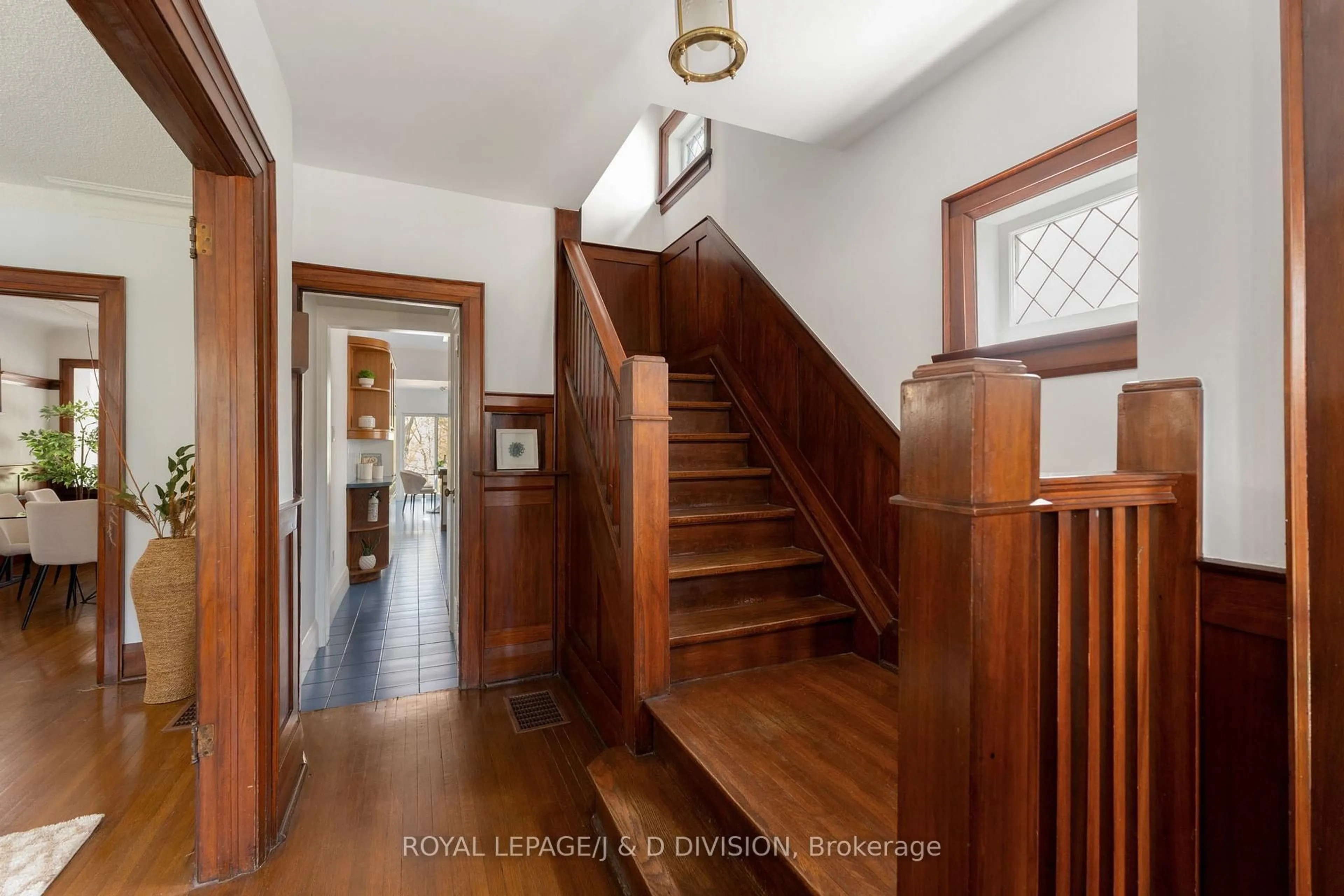 Indoor foyer for 183 Hudson Dr, Toronto Ontario M4T 2K7