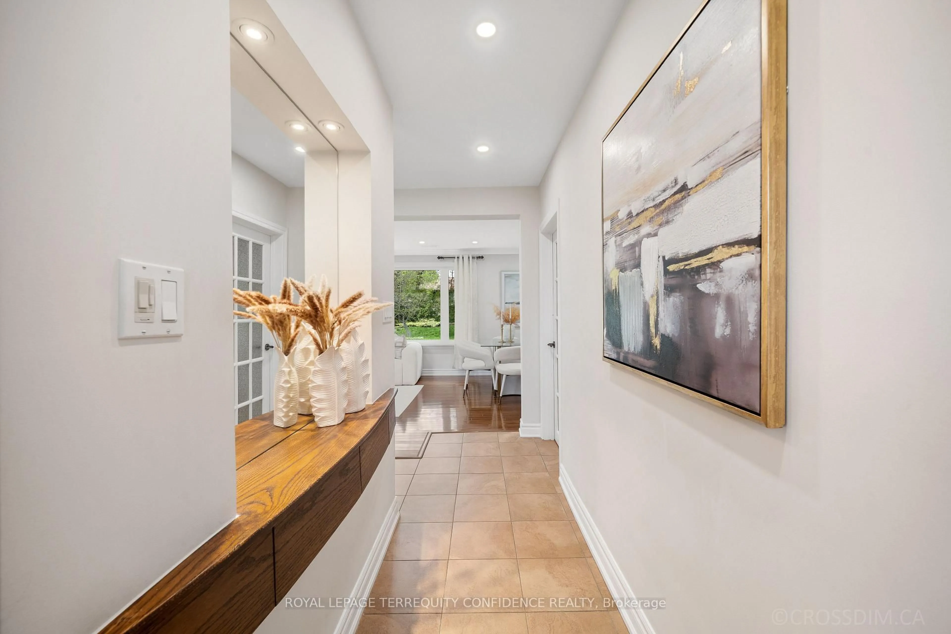 Indoor entryway for 12 Finchurst Dr, Toronto Ontario M2R 1K9